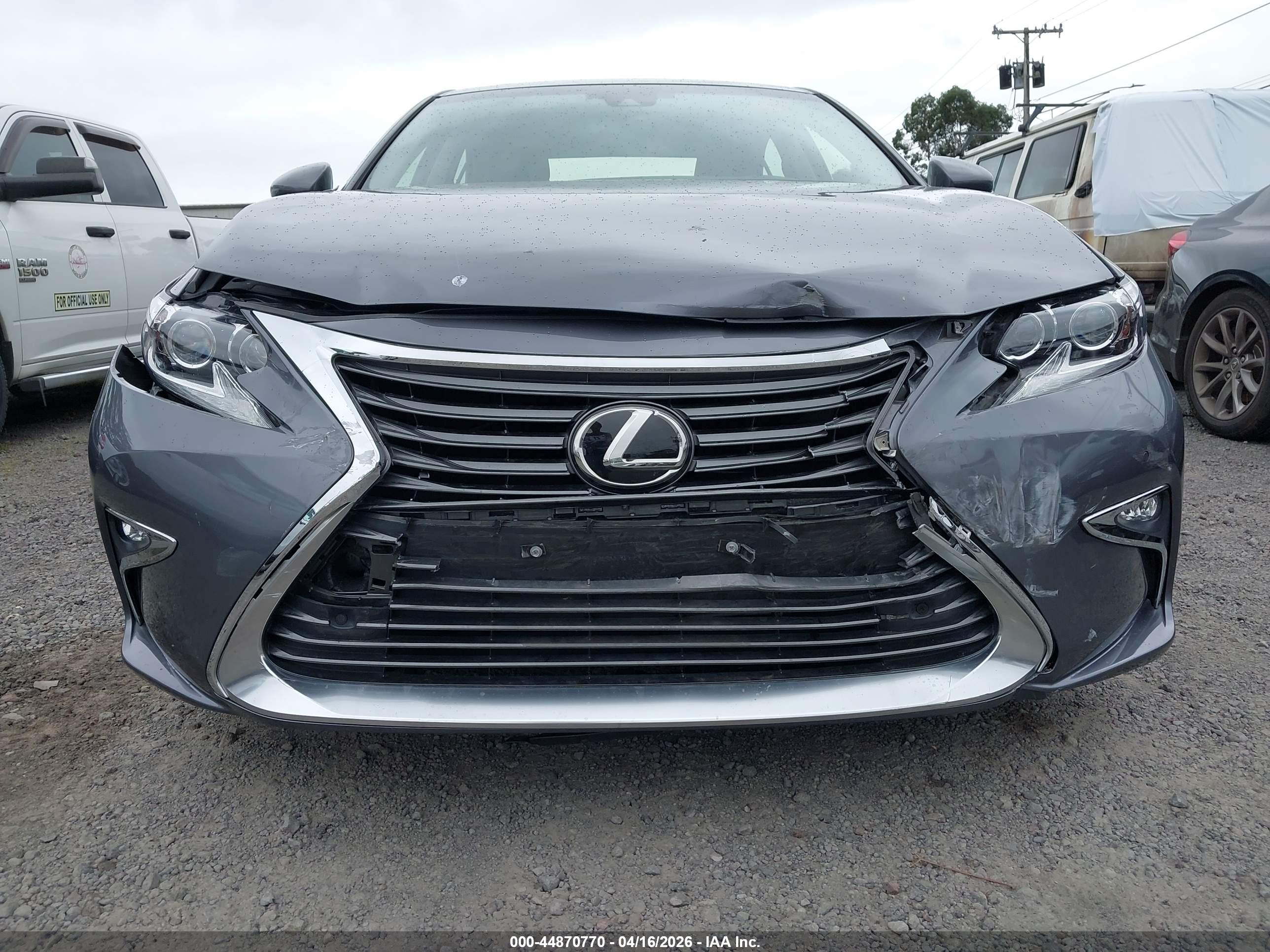 LEXUS ES image 6