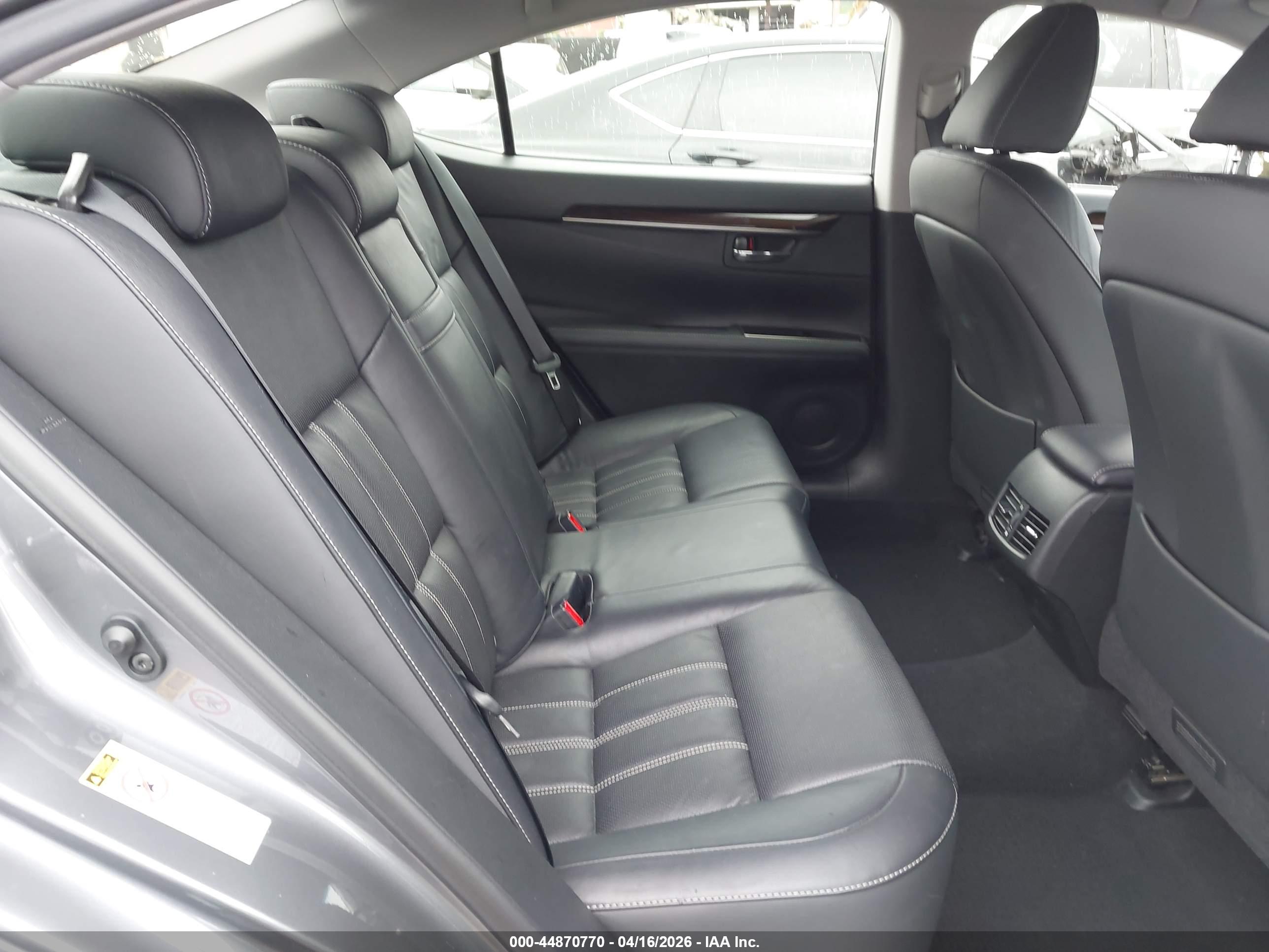 LEXUS ES image 8