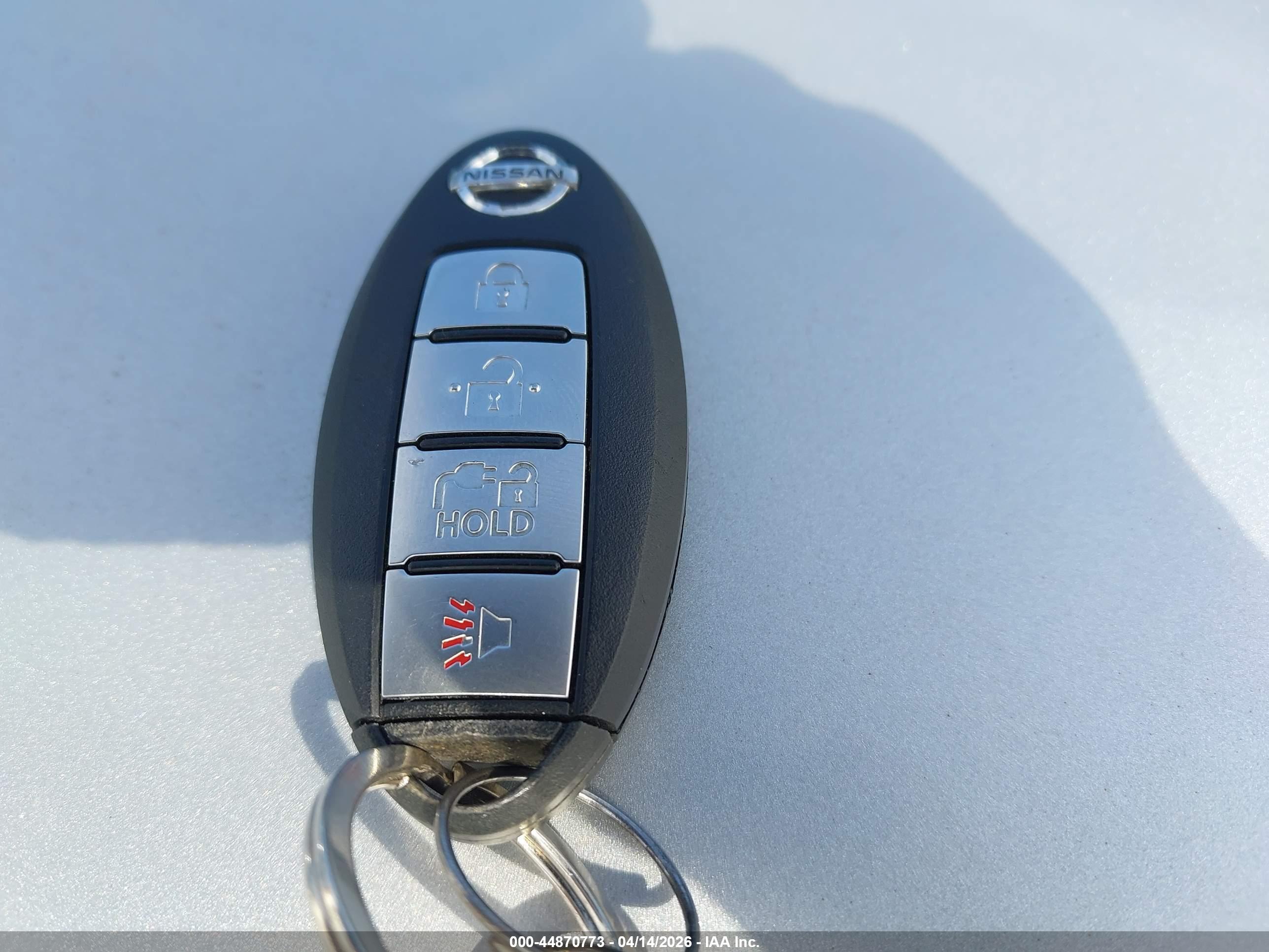 NISSAN LEAF image 11