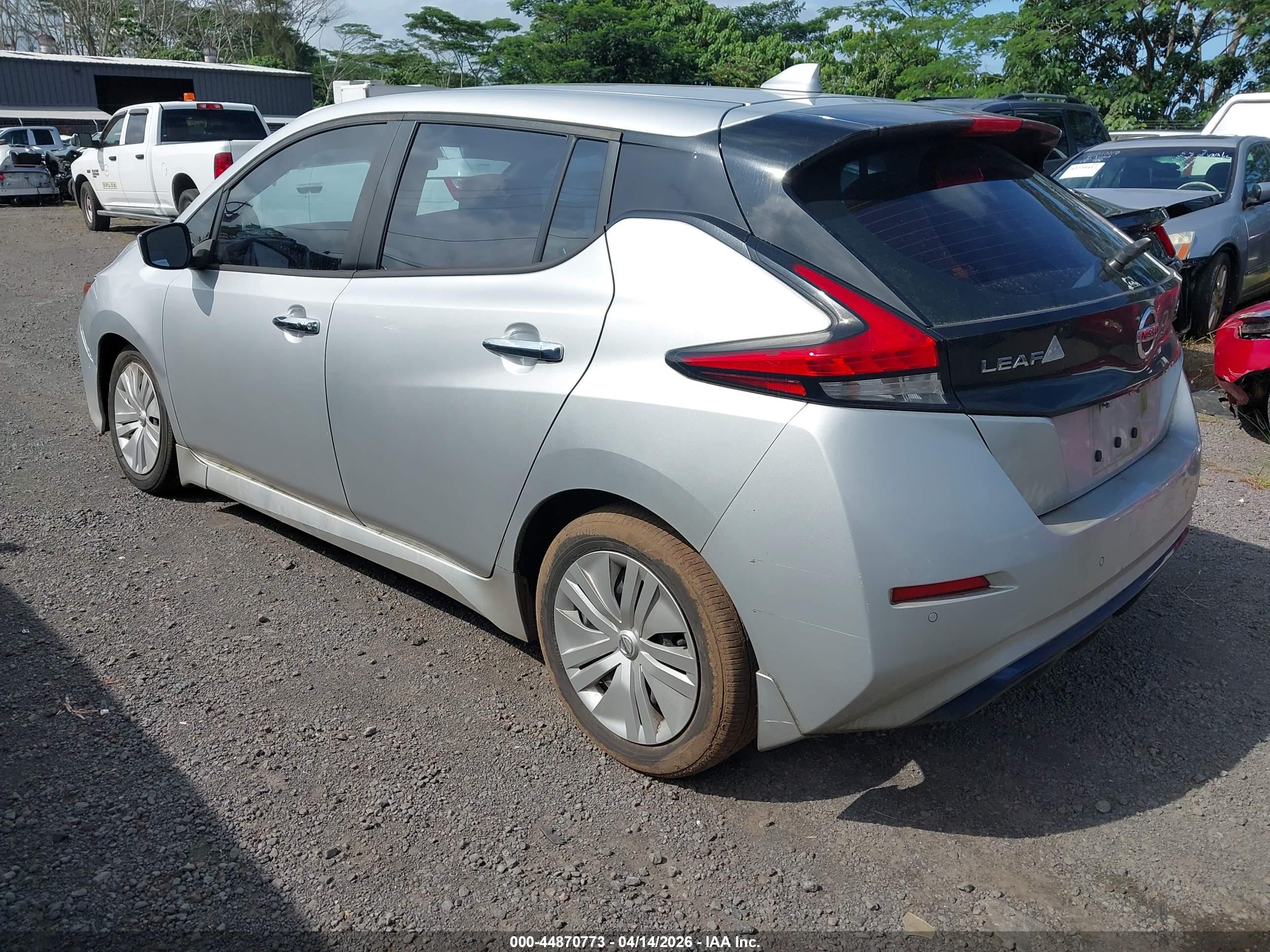 NISSAN LEAF image 3