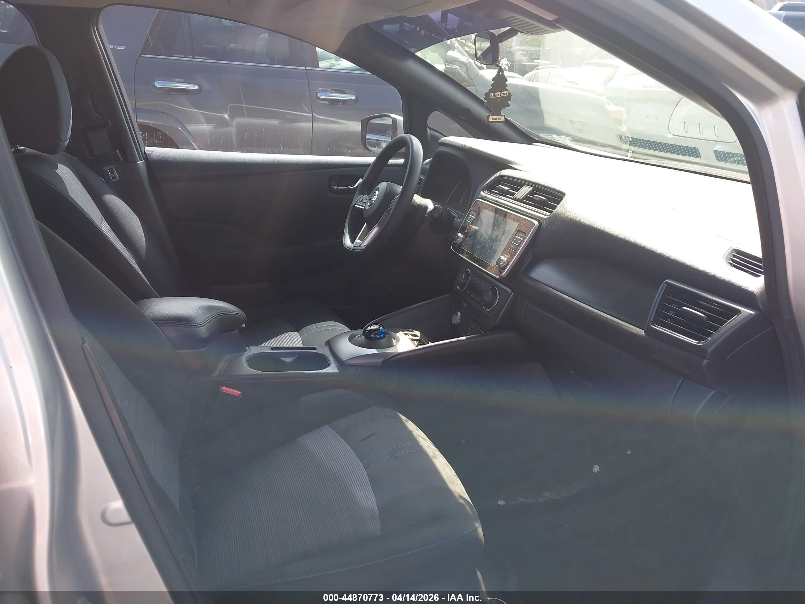 NISSAN LEAF image 5
