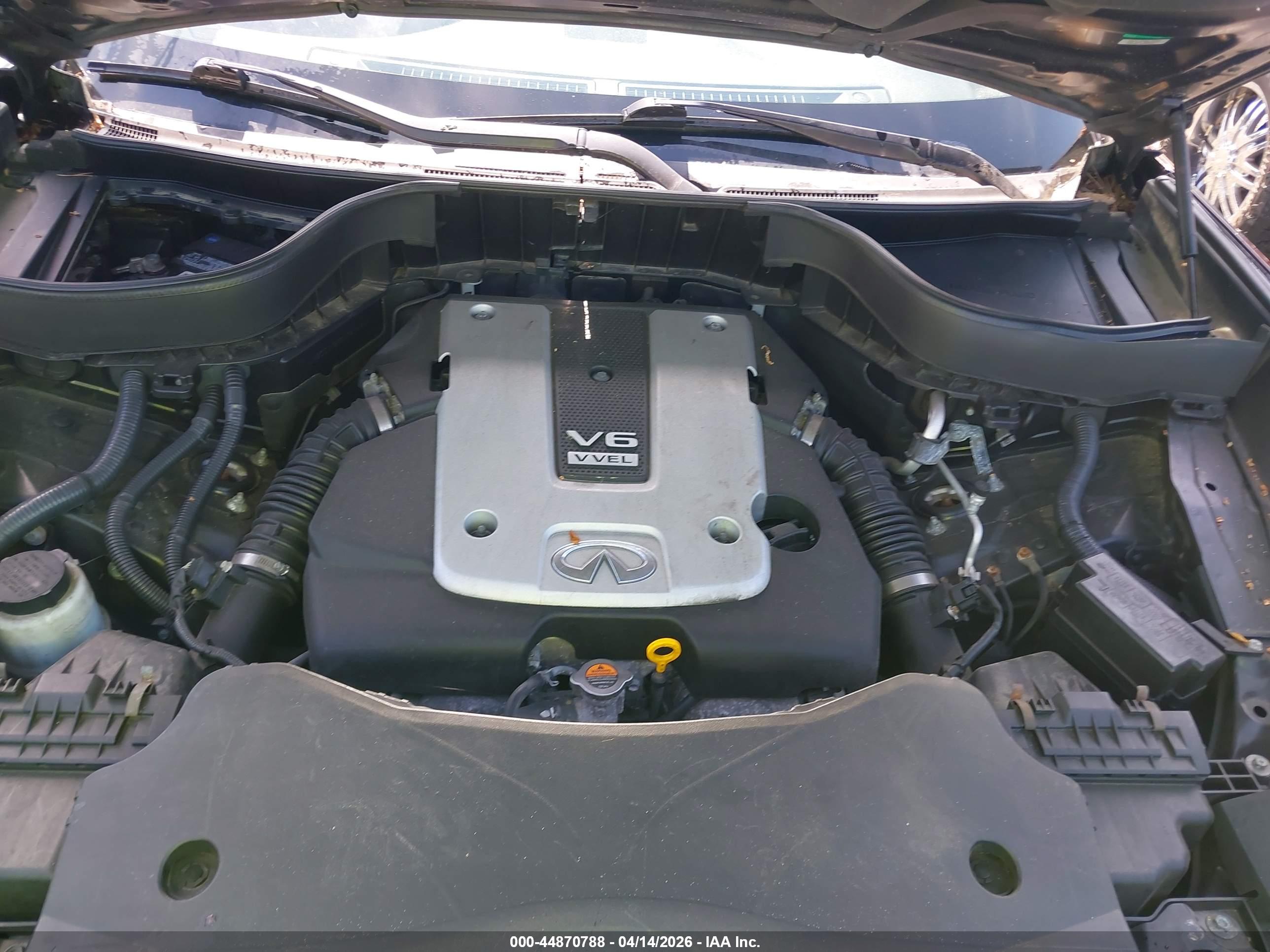 INFINITI QX70 image 10
