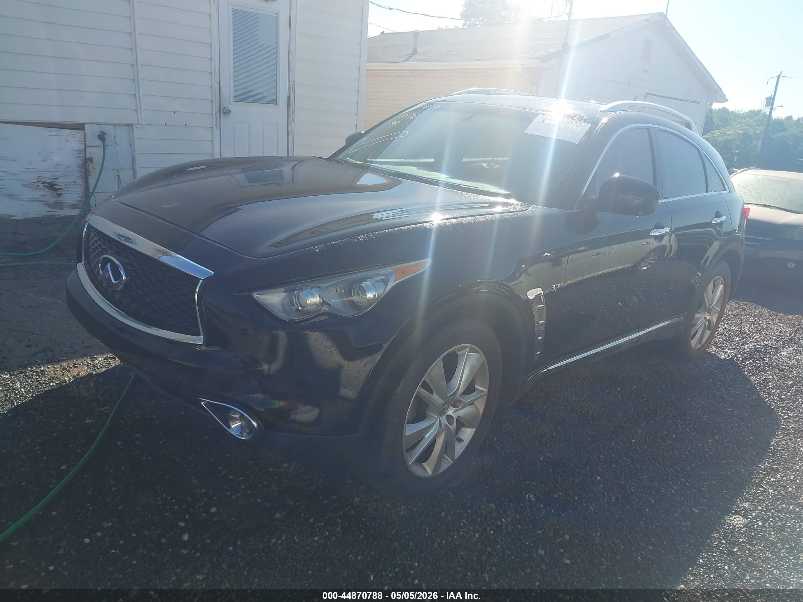INFINITI QX70 image 2