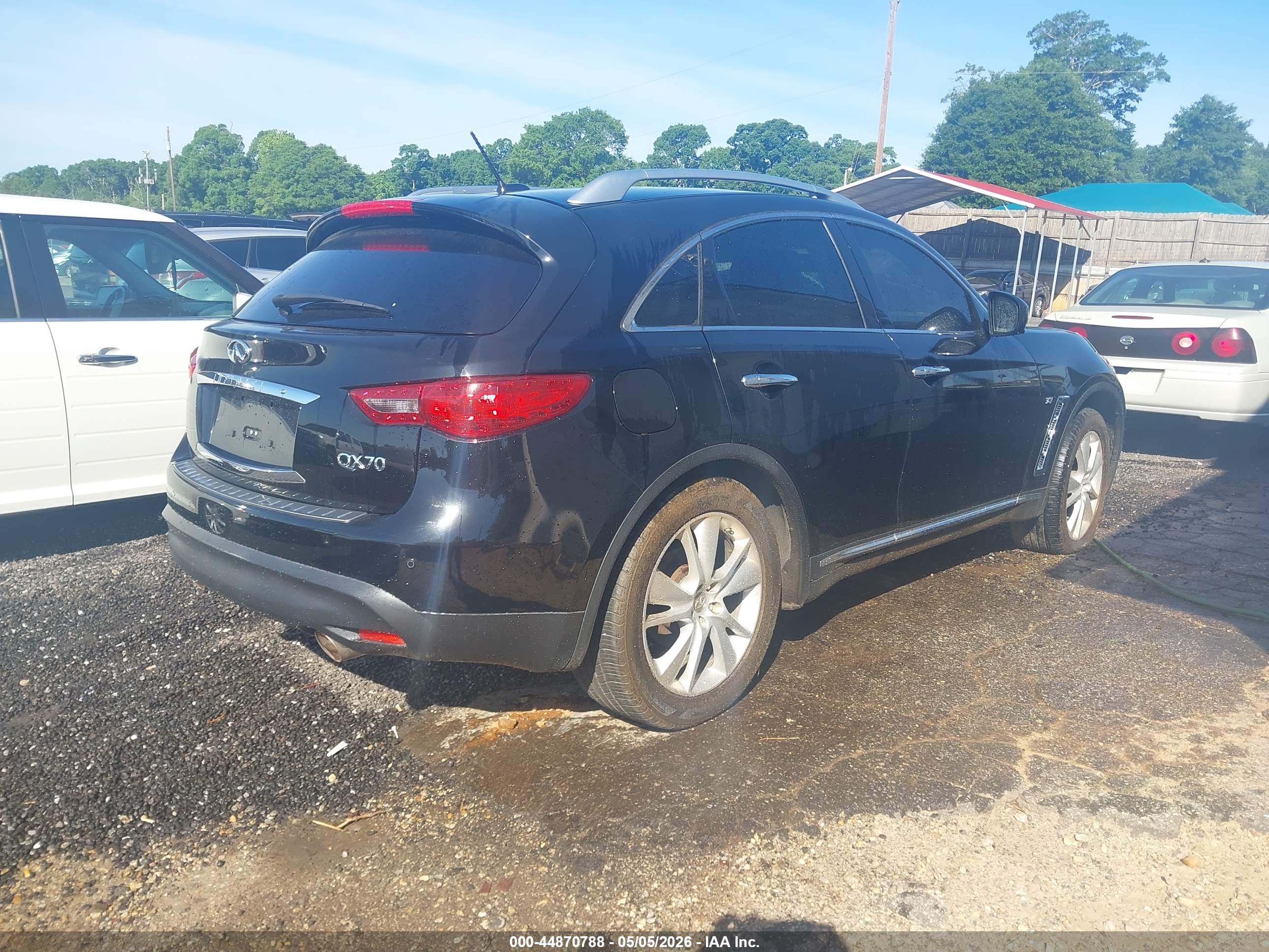 INFINITI QX70 image 4