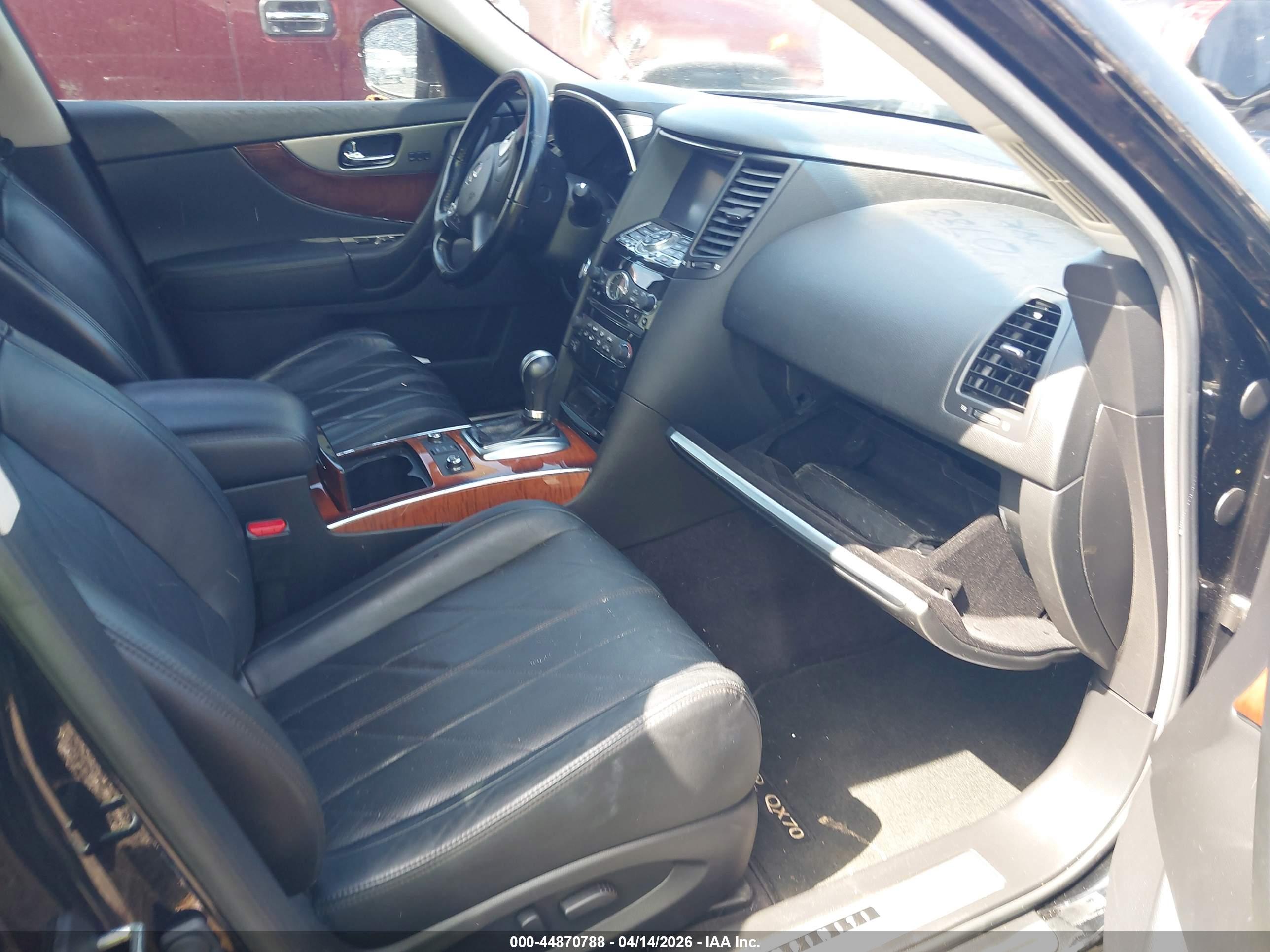 INFINITI QX70 image 5
