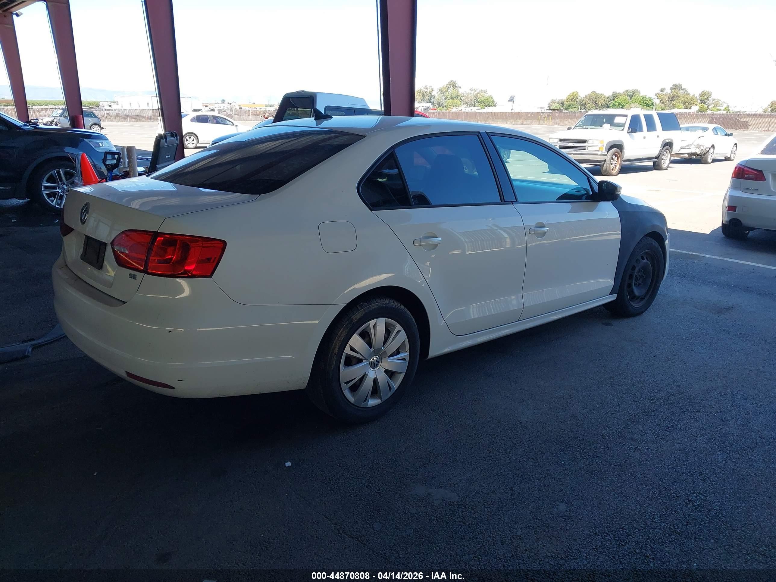 VOLKSWAGEN JETTA image 4
