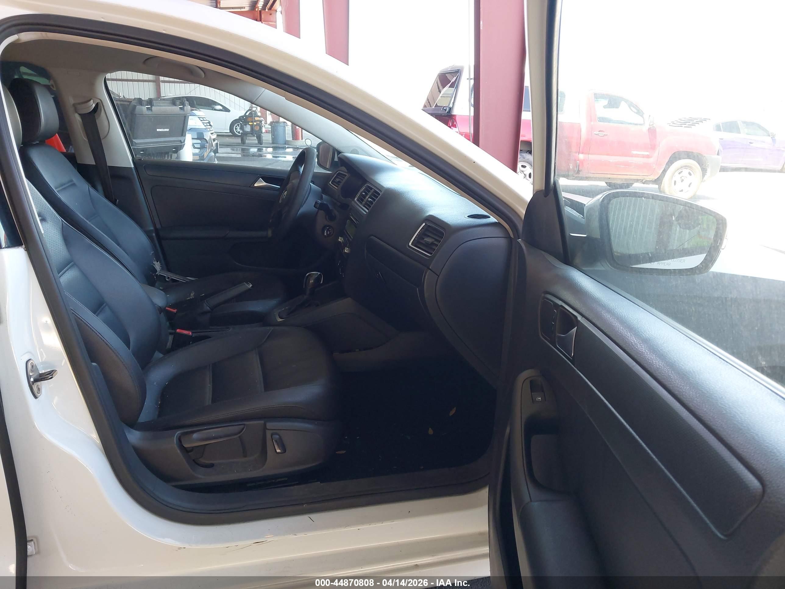 VOLKSWAGEN JETTA image 5