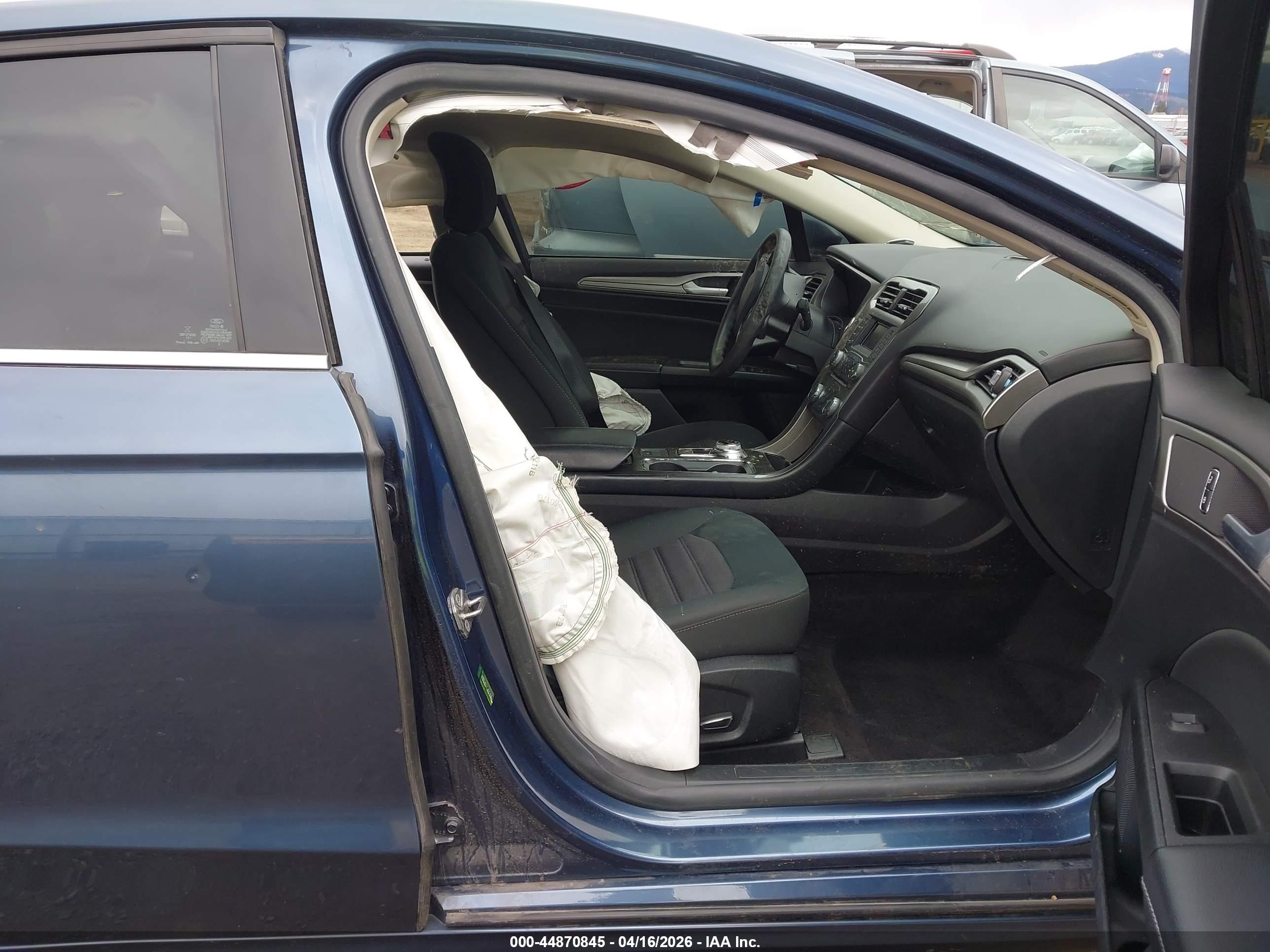 FORD FUSION image 5