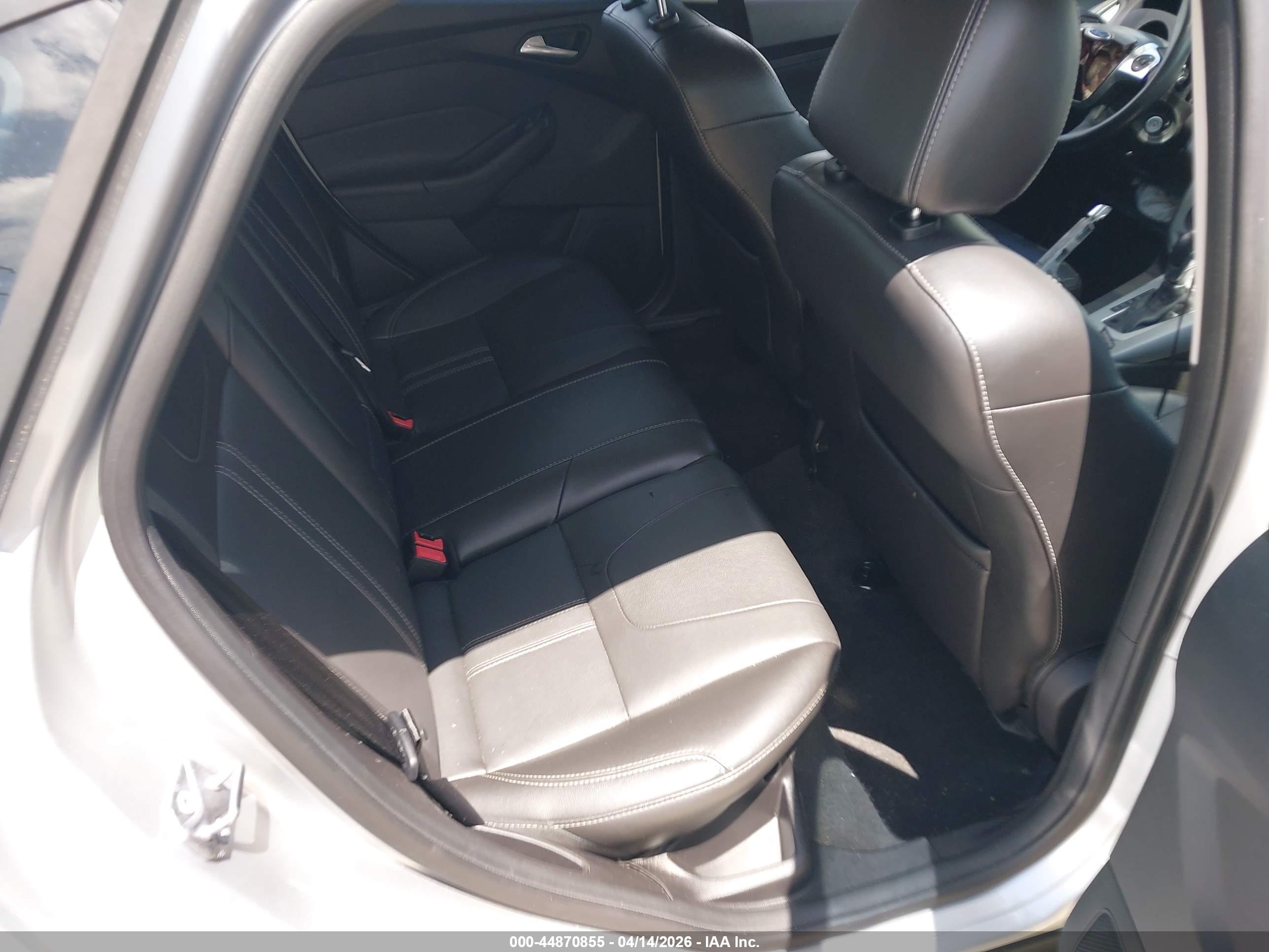 FORD FOCUS image 8