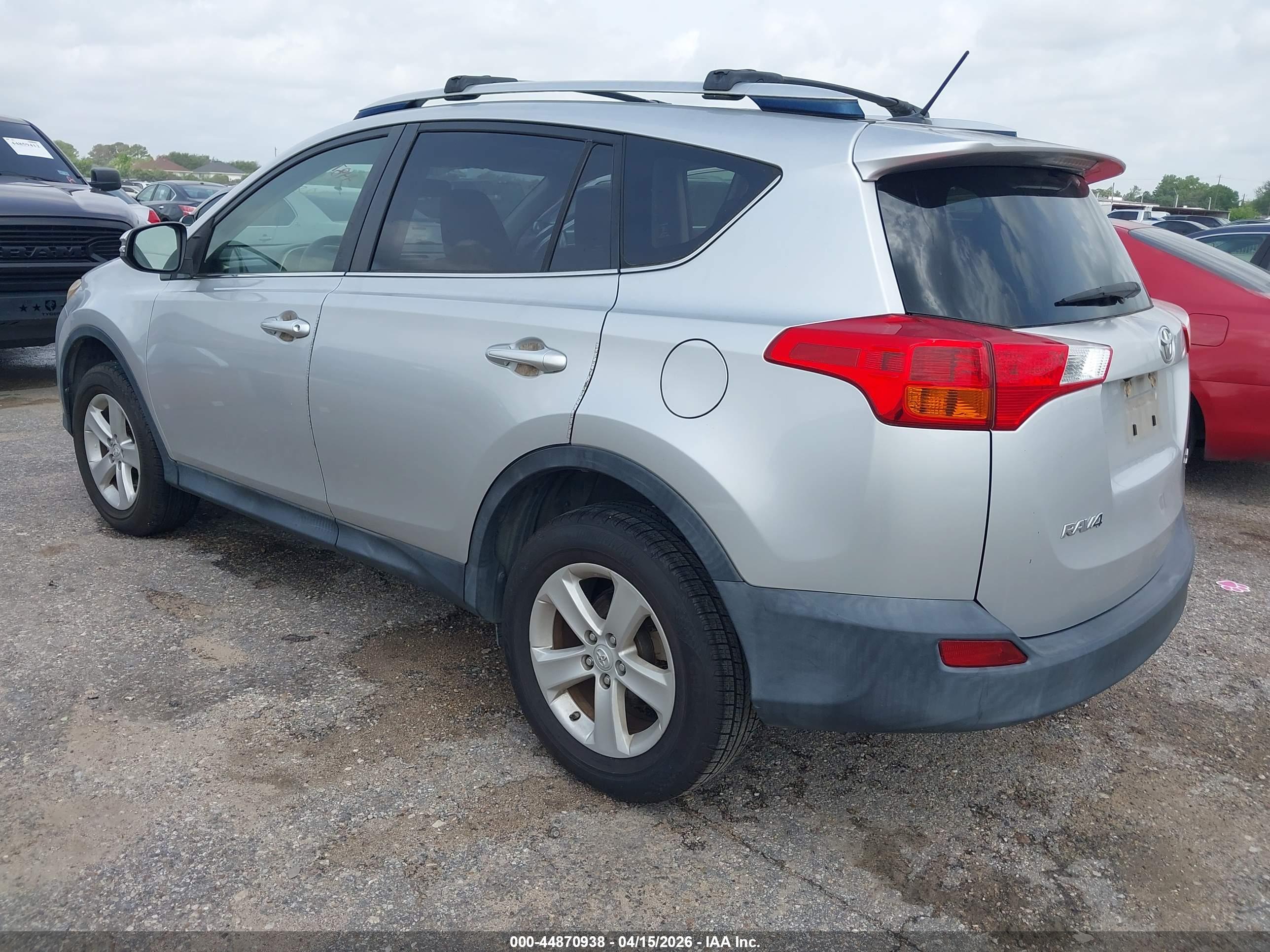 TOYOTA RAV4 image 3
