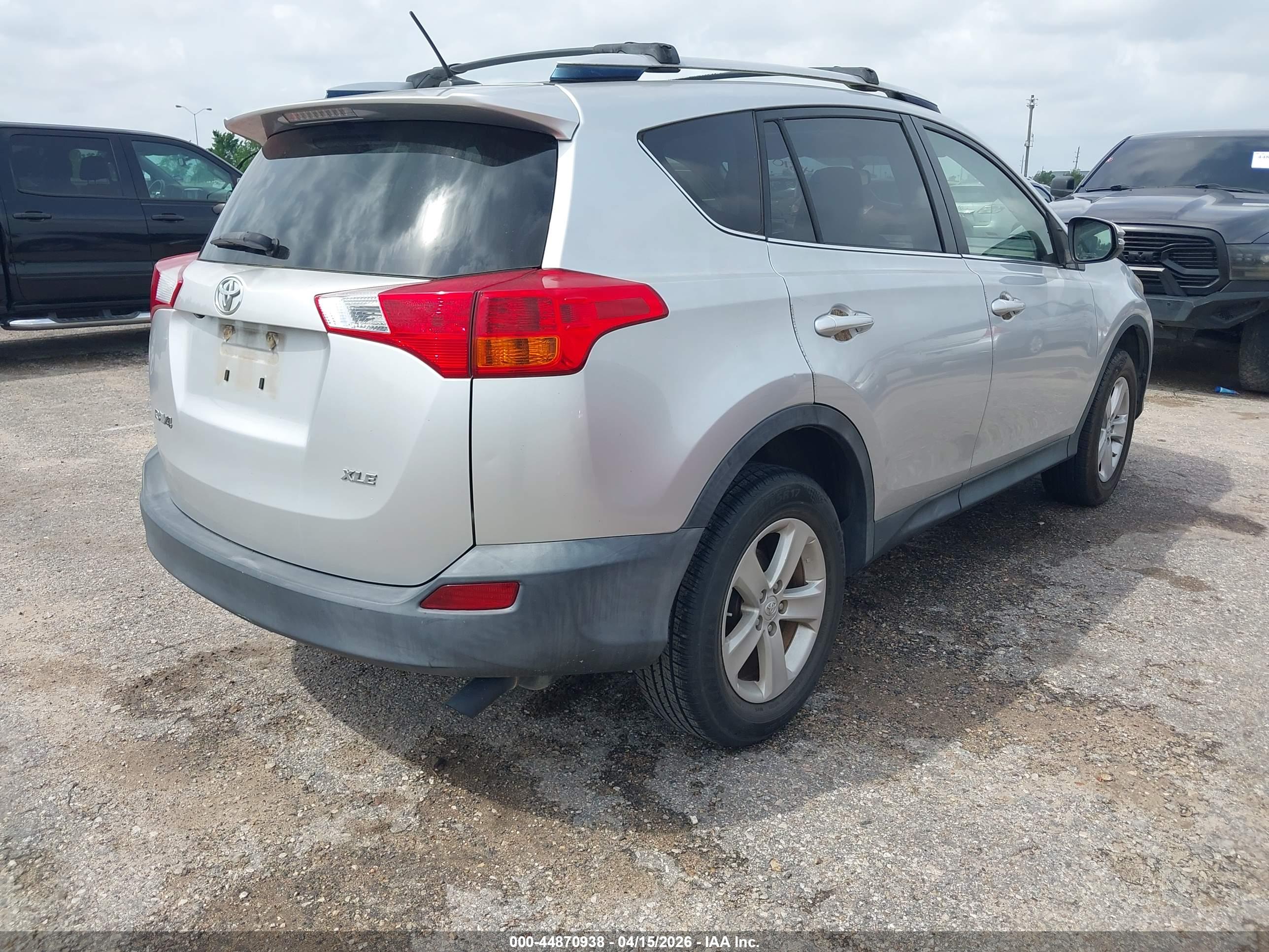 TOYOTA RAV4 image 4