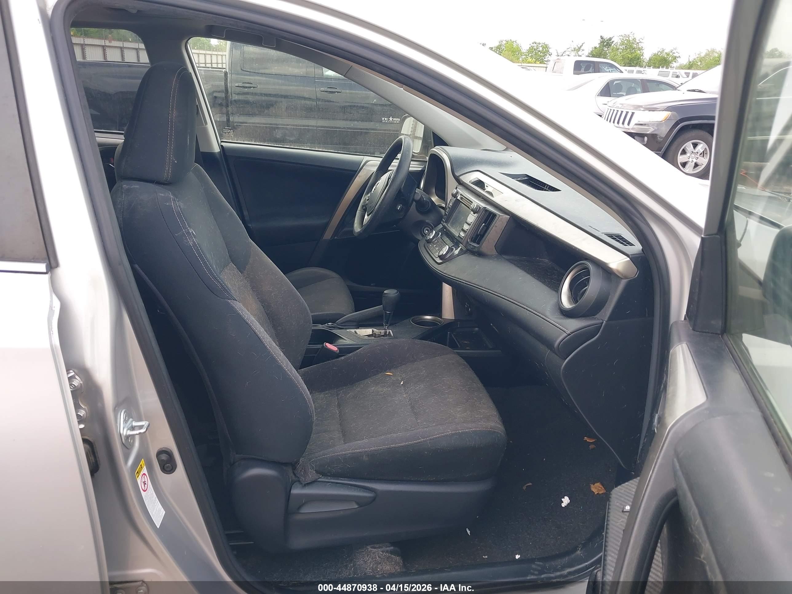 TOYOTA RAV4 image 5