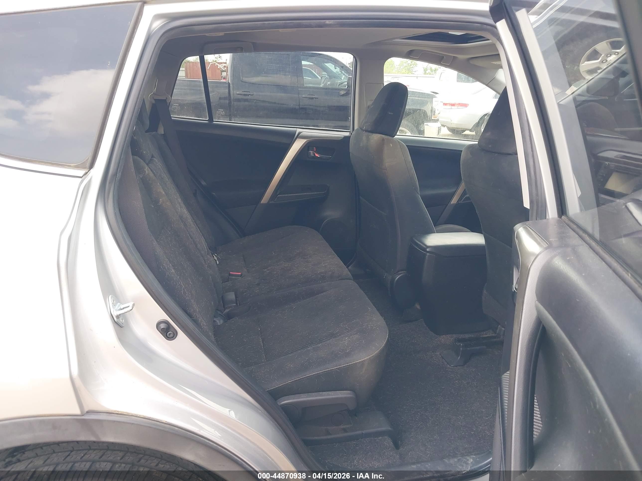 TOYOTA RAV4 image 8