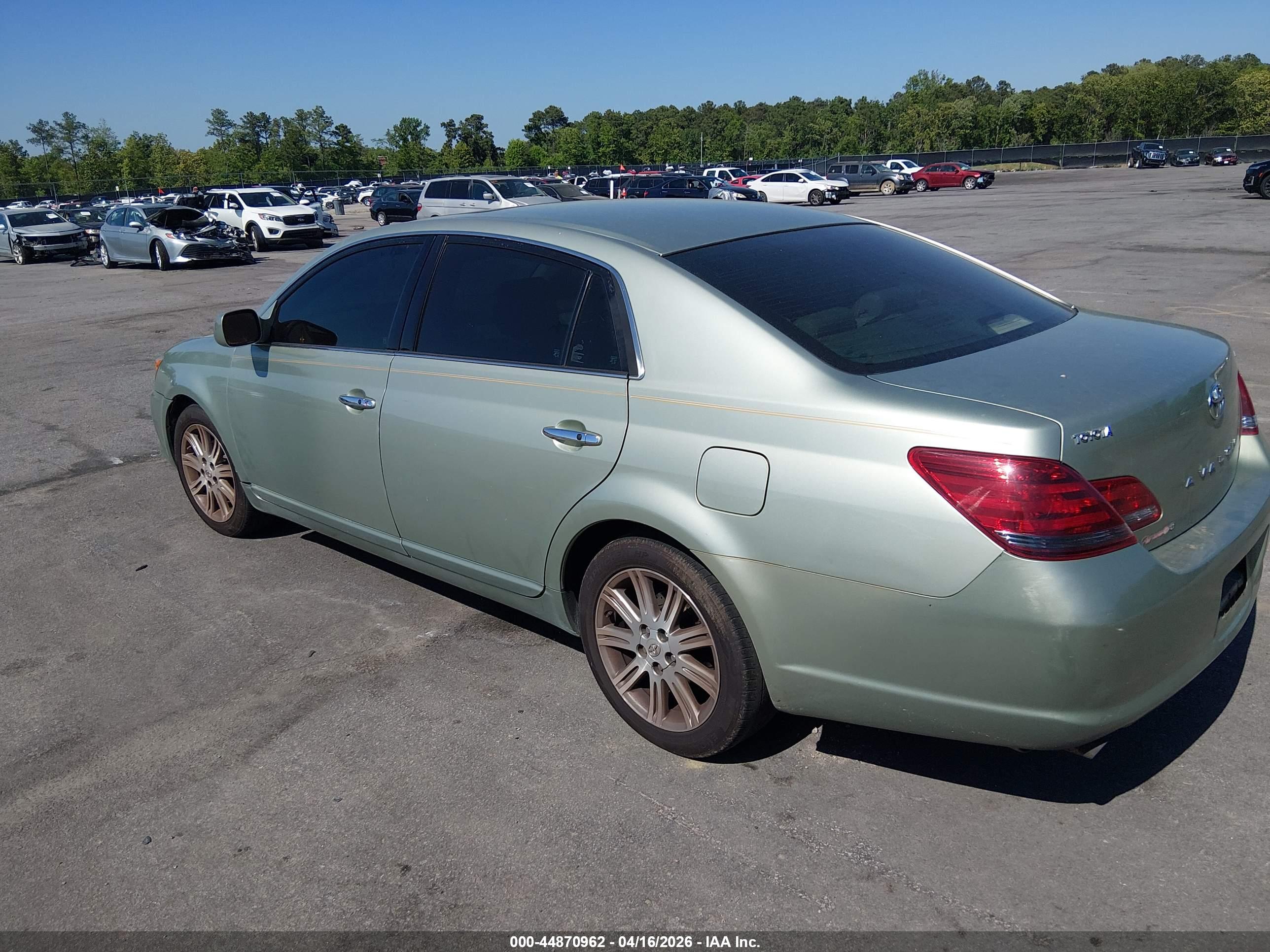TOYOTA AVALON image 3