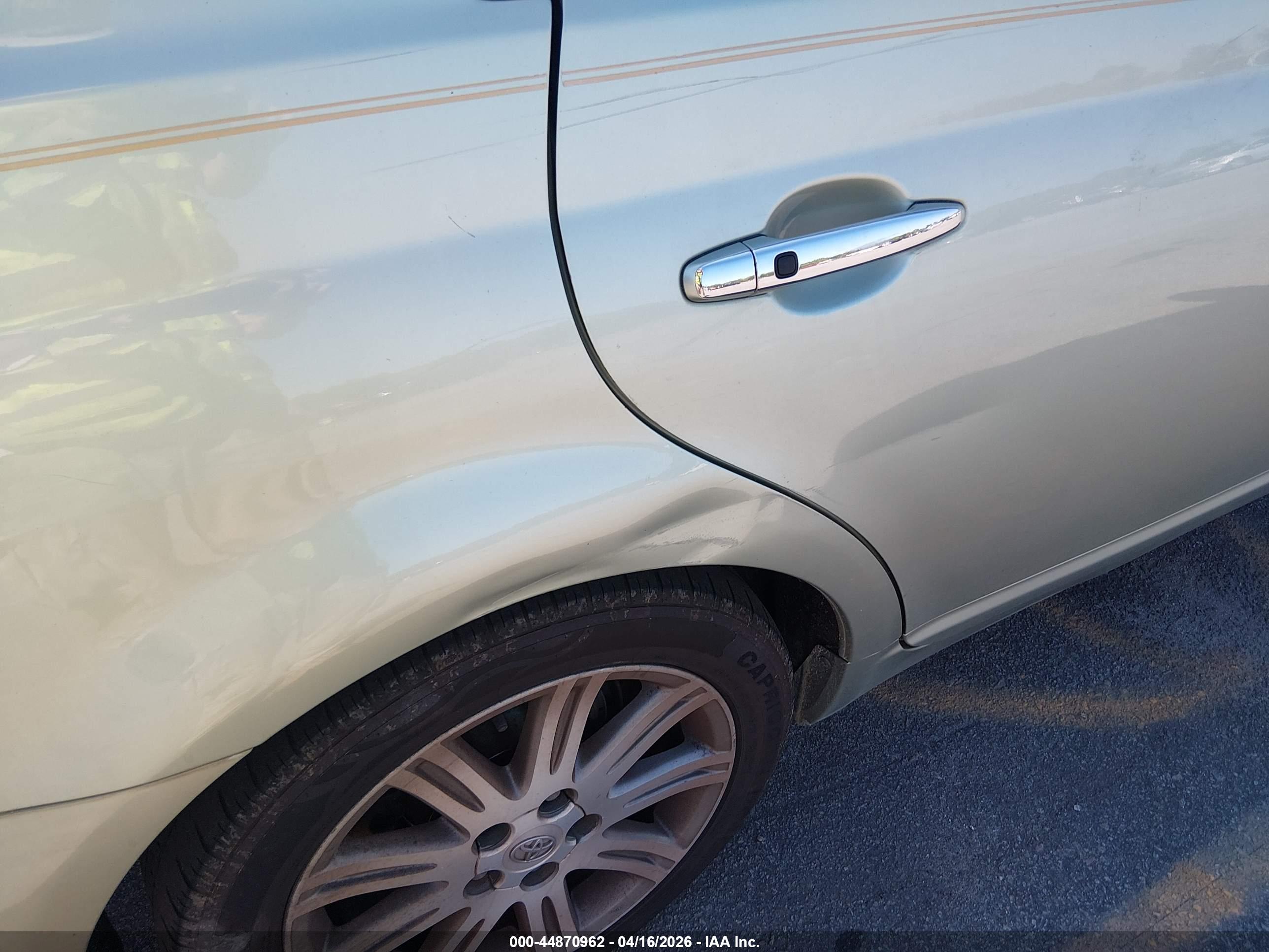 TOYOTA AVALON image 6