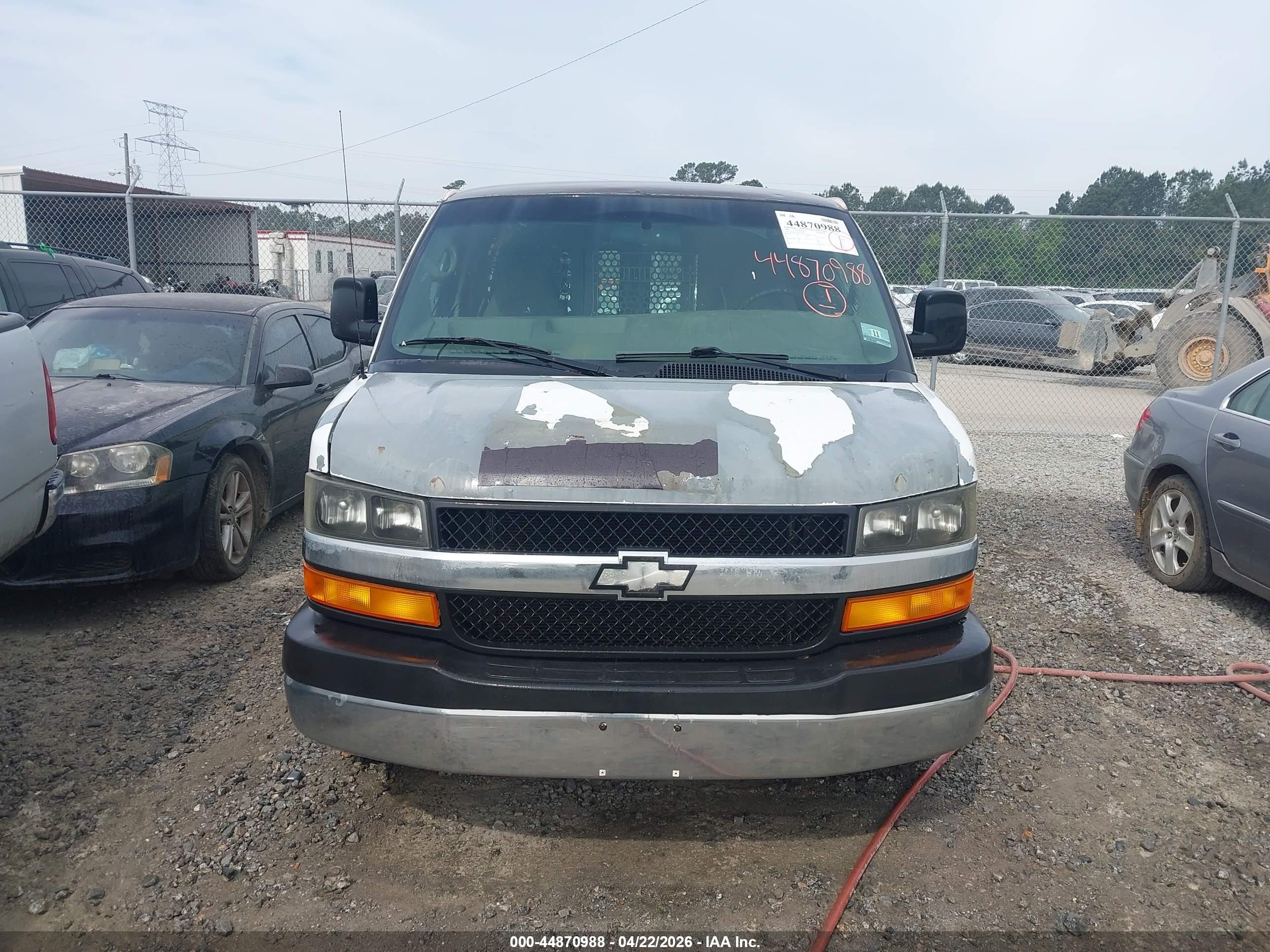 CHEVROLET EXPRESS image 6