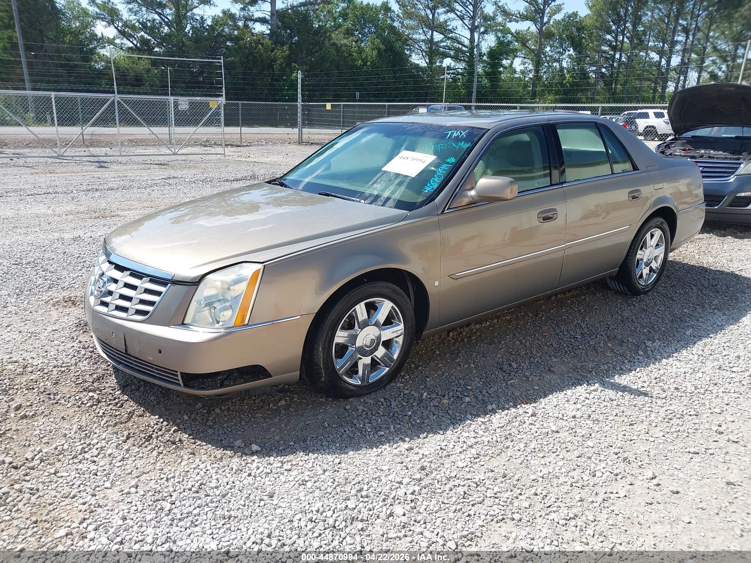 CADILLAC DTS image 2