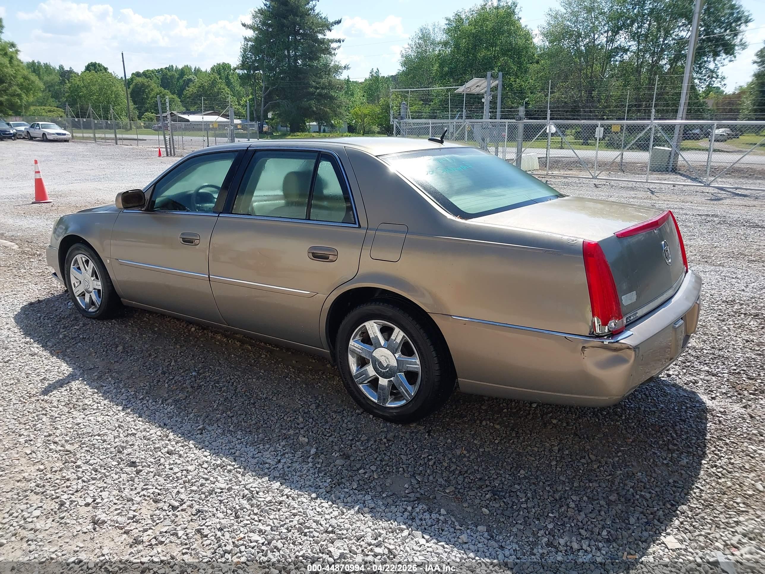 CADILLAC DTS image 6