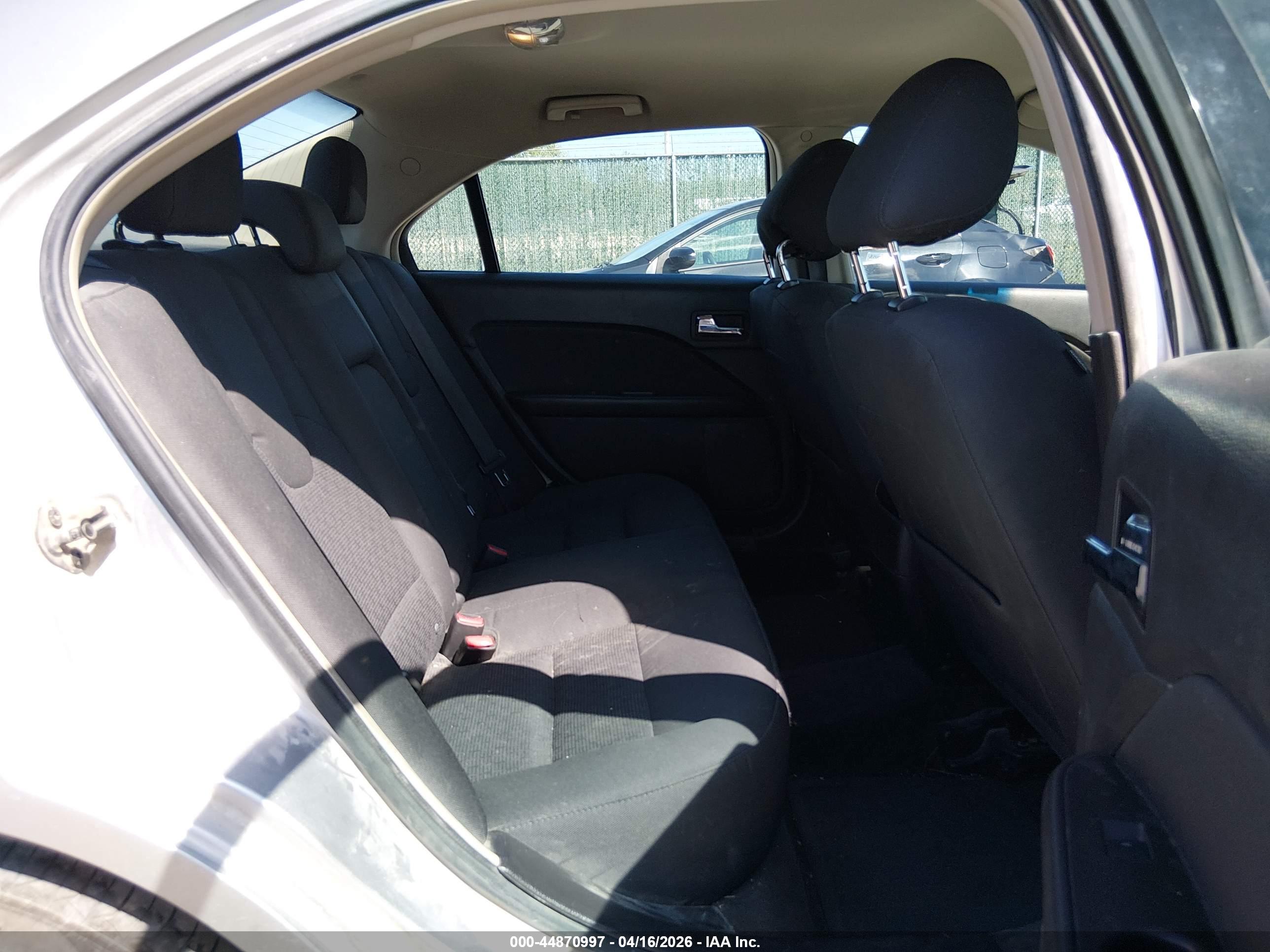 FORD FUSION image 8