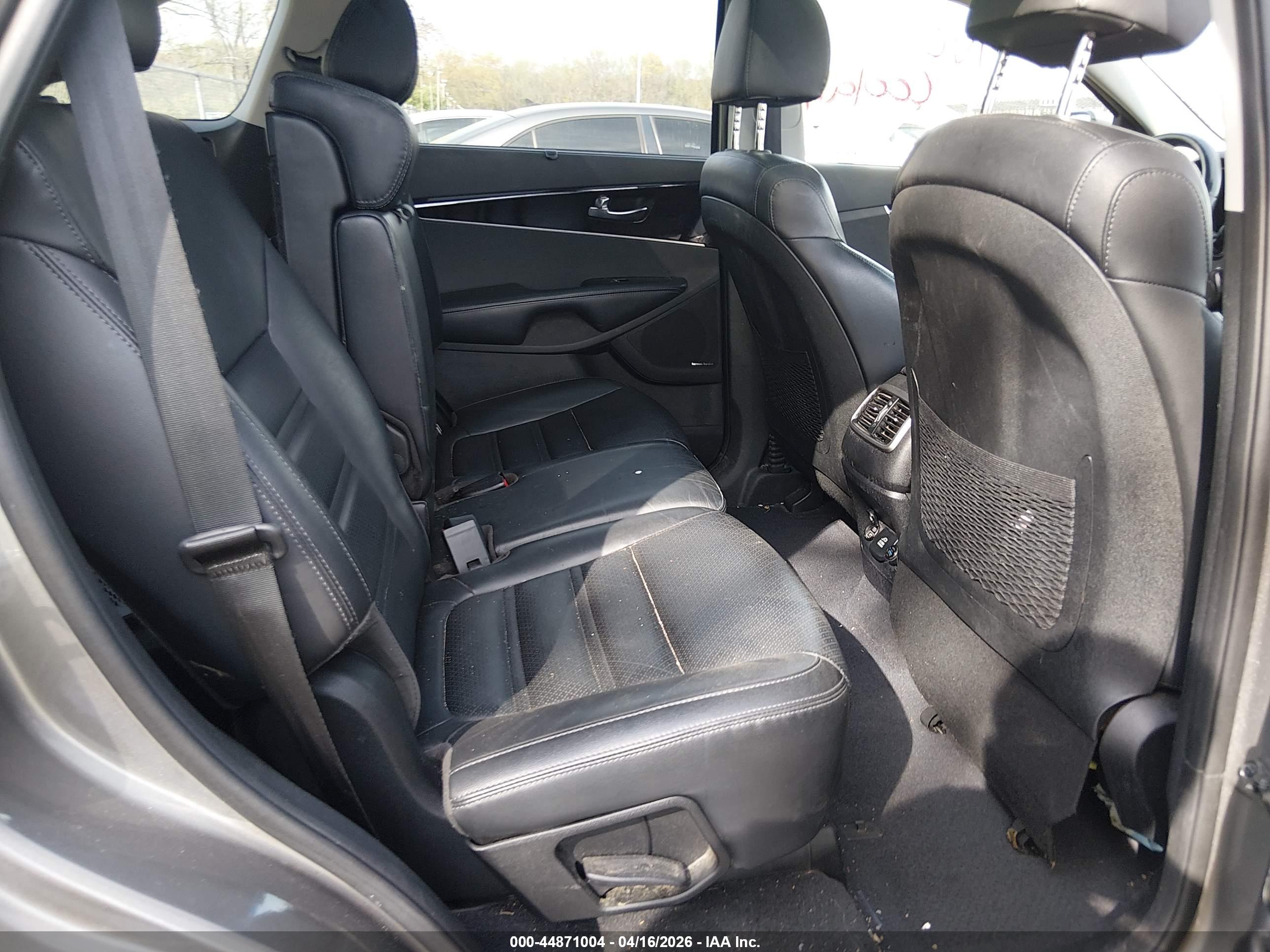 KIA SORENTO image 8