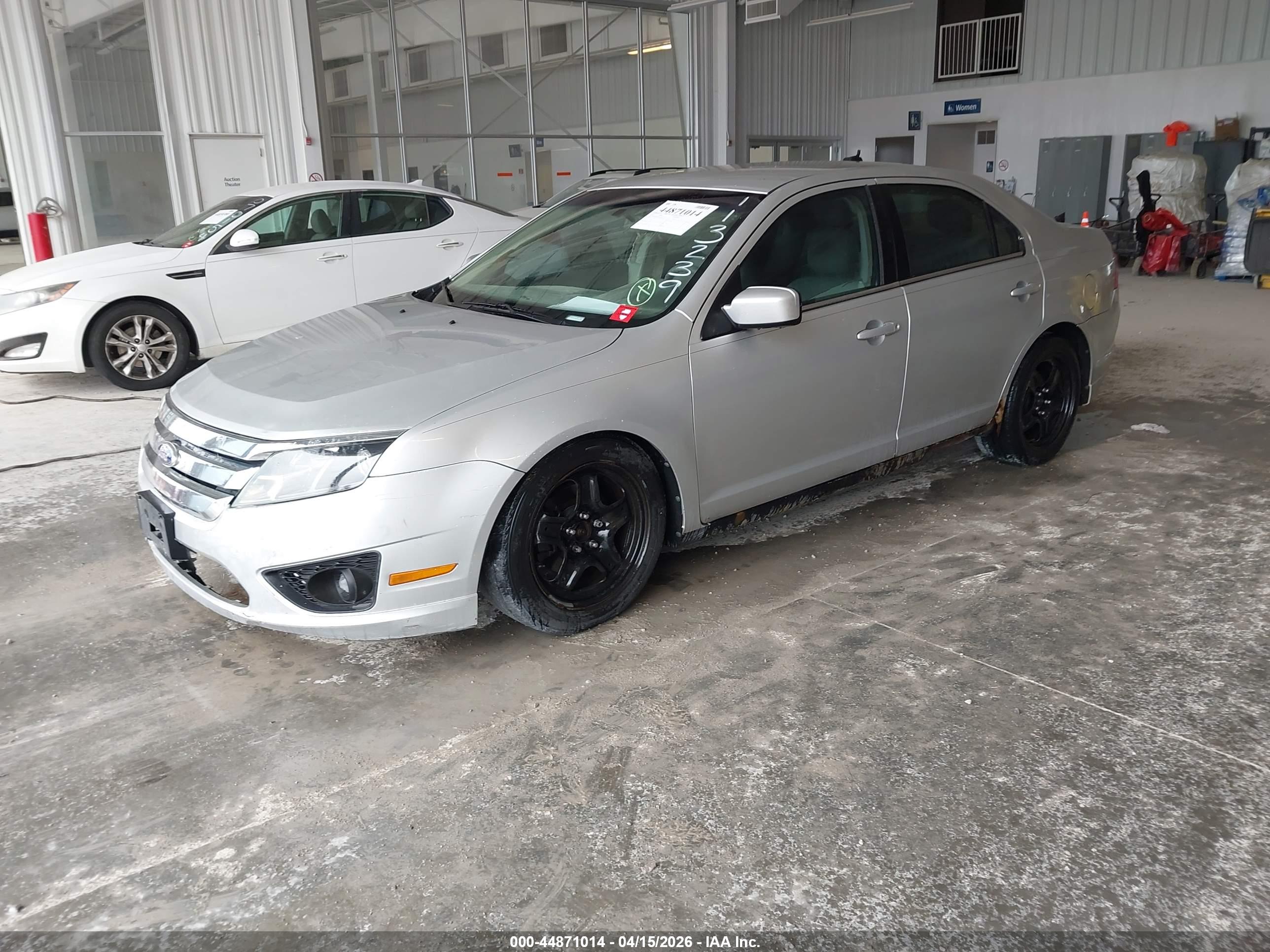 FORD FUSION image 2
