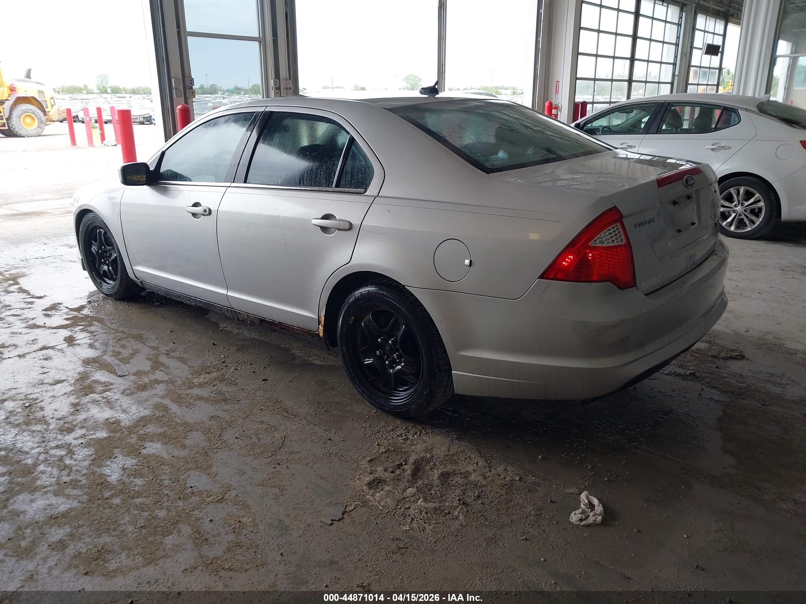 FORD FUSION image 3
