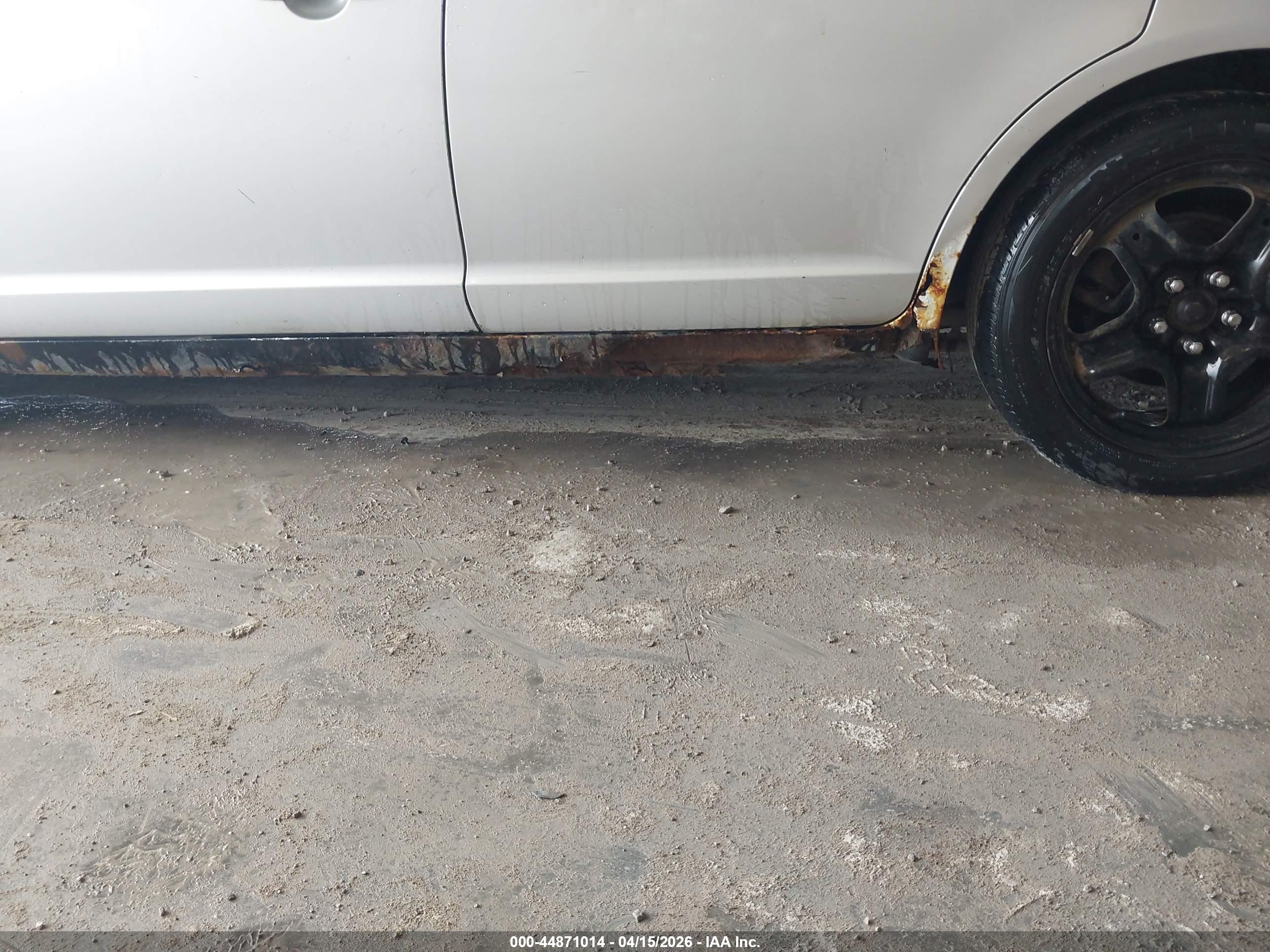 FORD FUSION image 6
