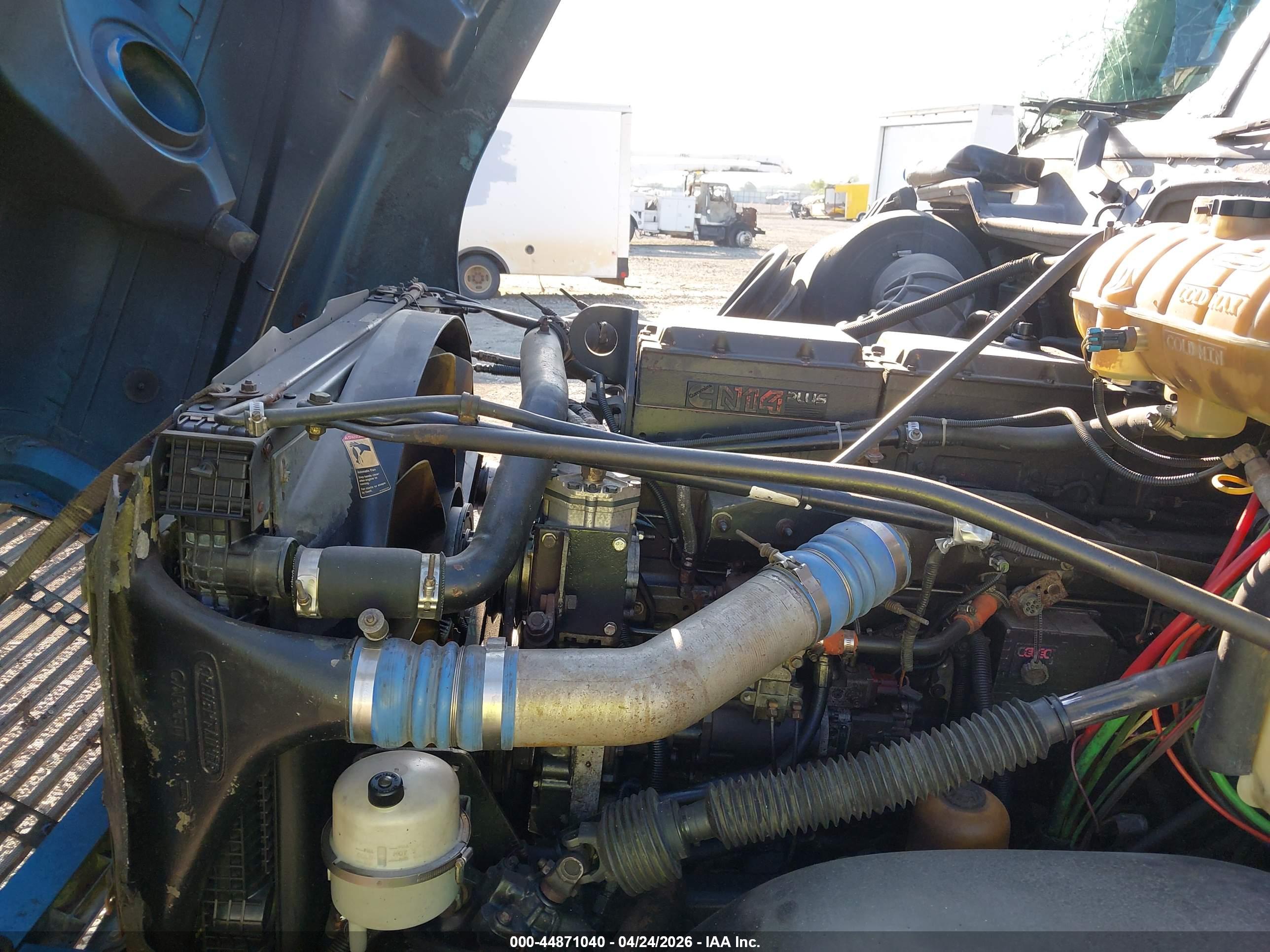 FREIGHTLINER CONVENTIONAL image 10