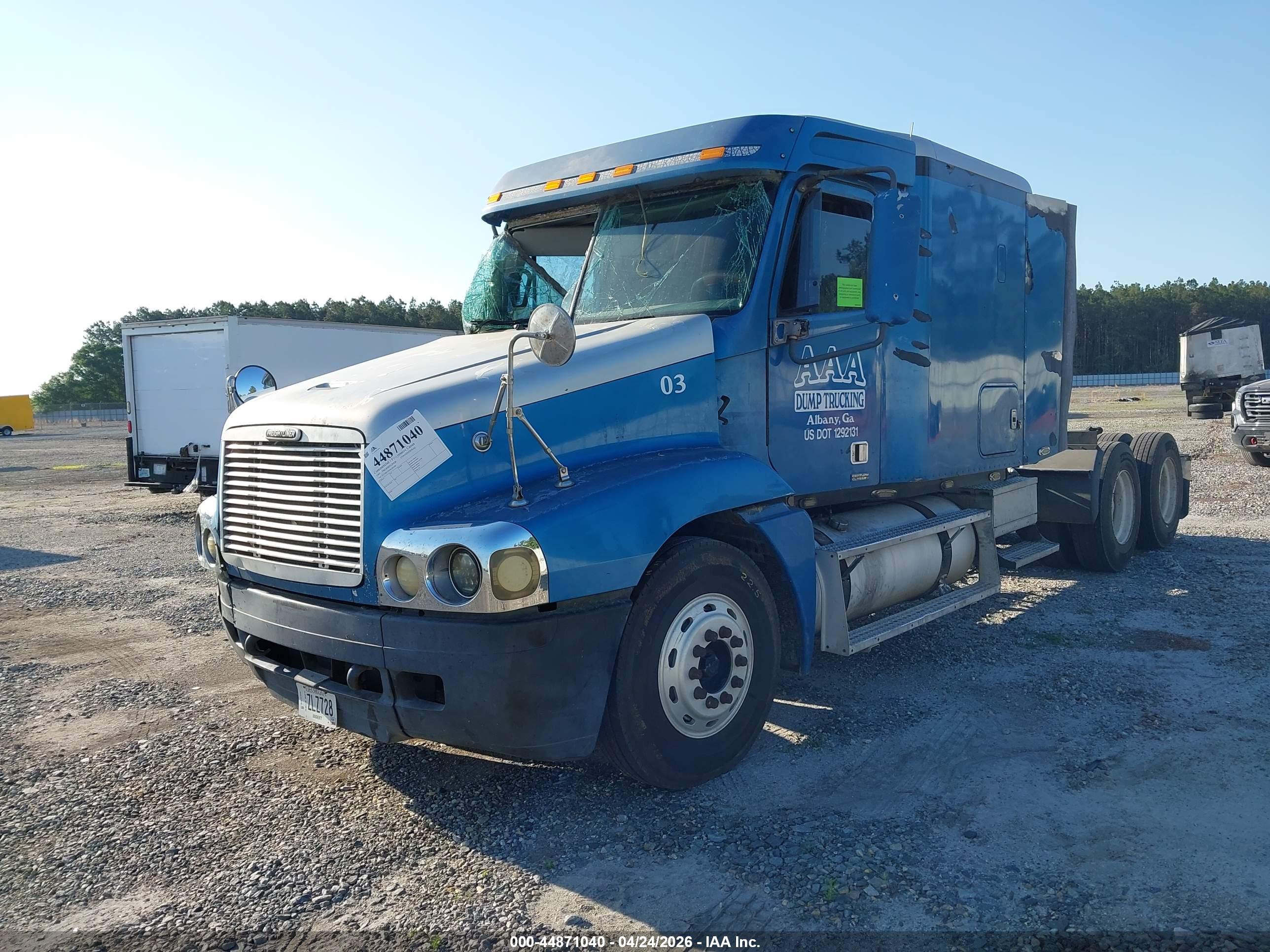 FREIGHTLINER CONVENTIONAL image 2