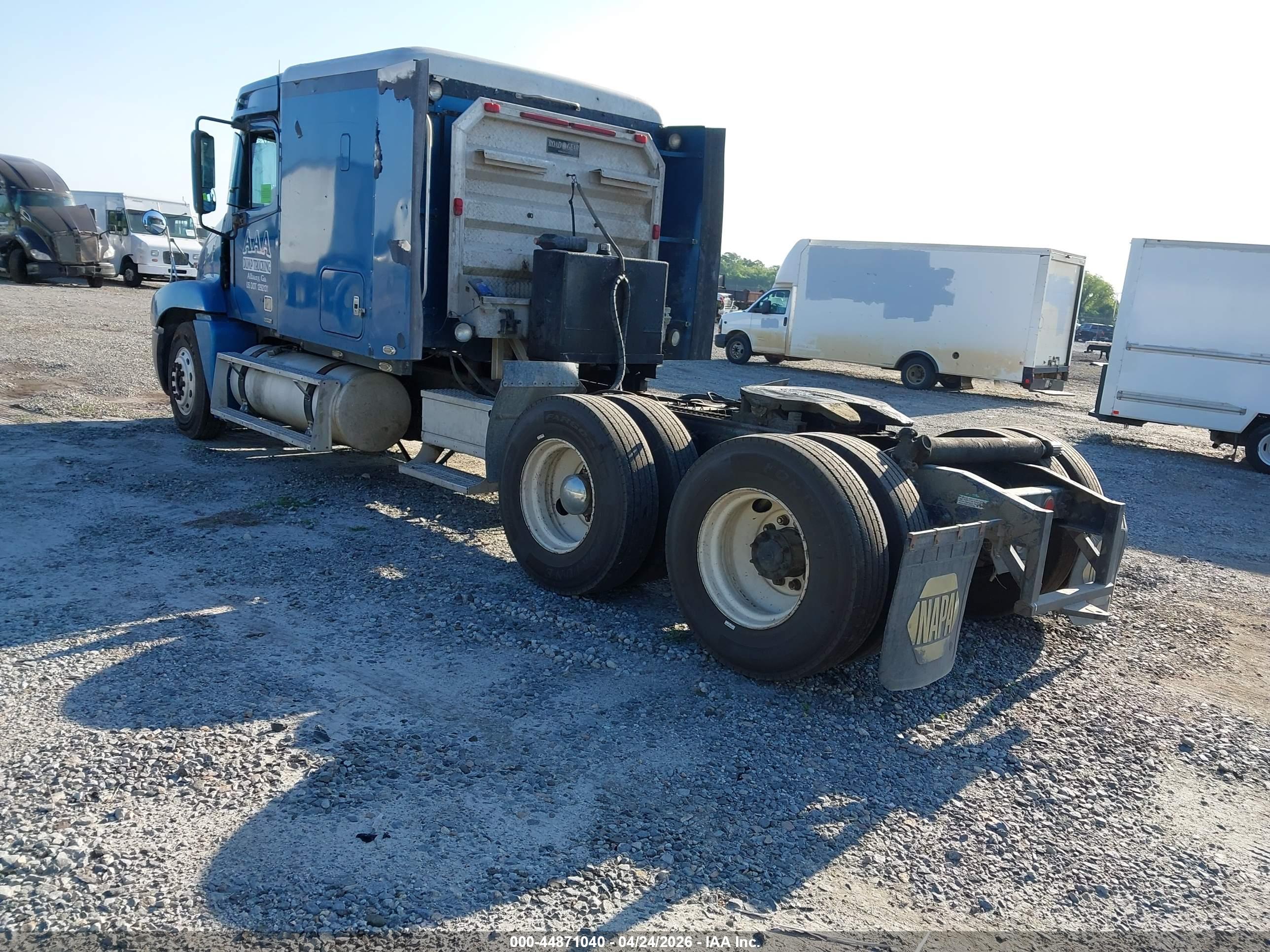 FREIGHTLINER CONVENTIONAL image 3
