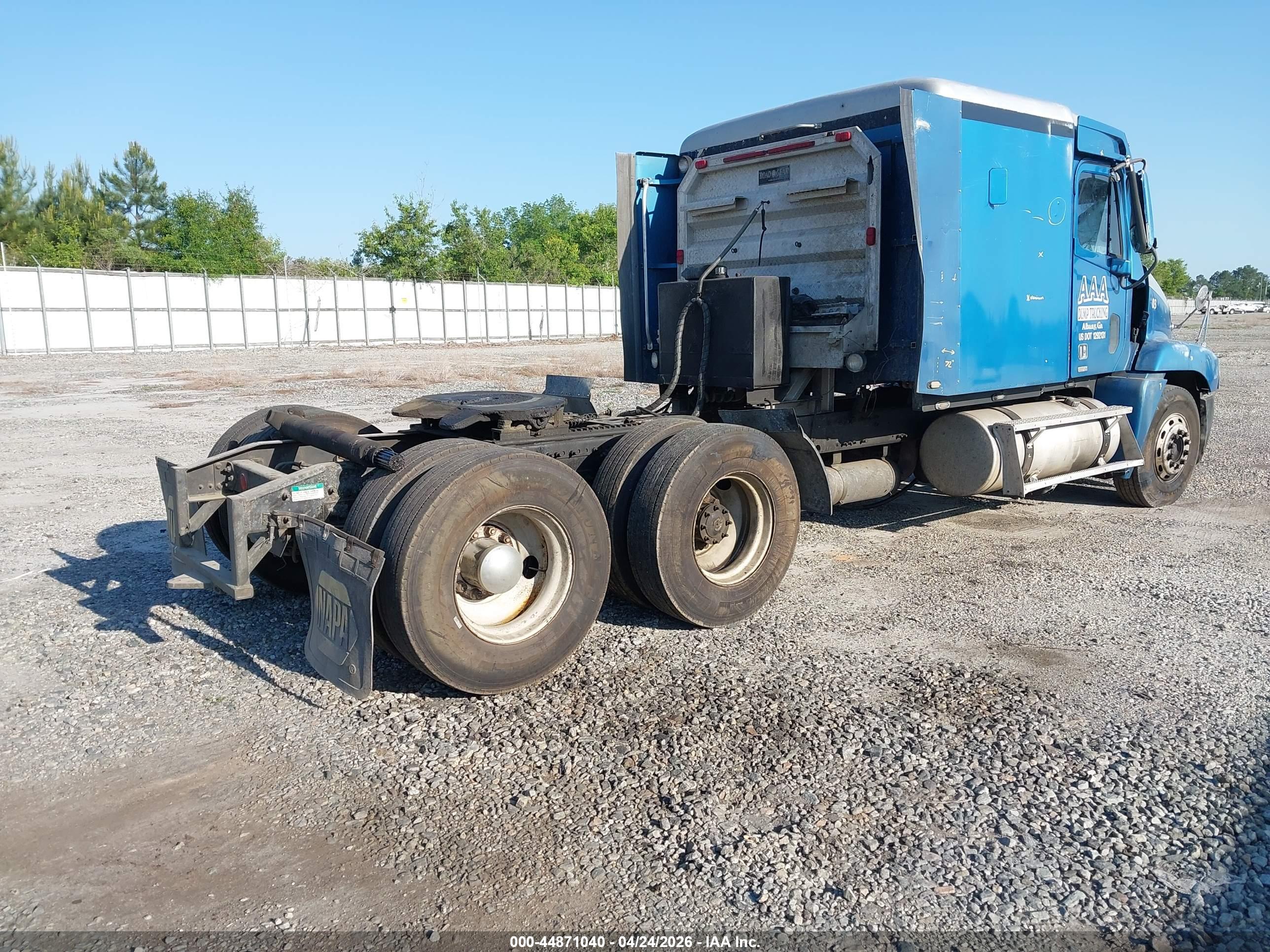 FREIGHTLINER CONVENTIONAL image 4