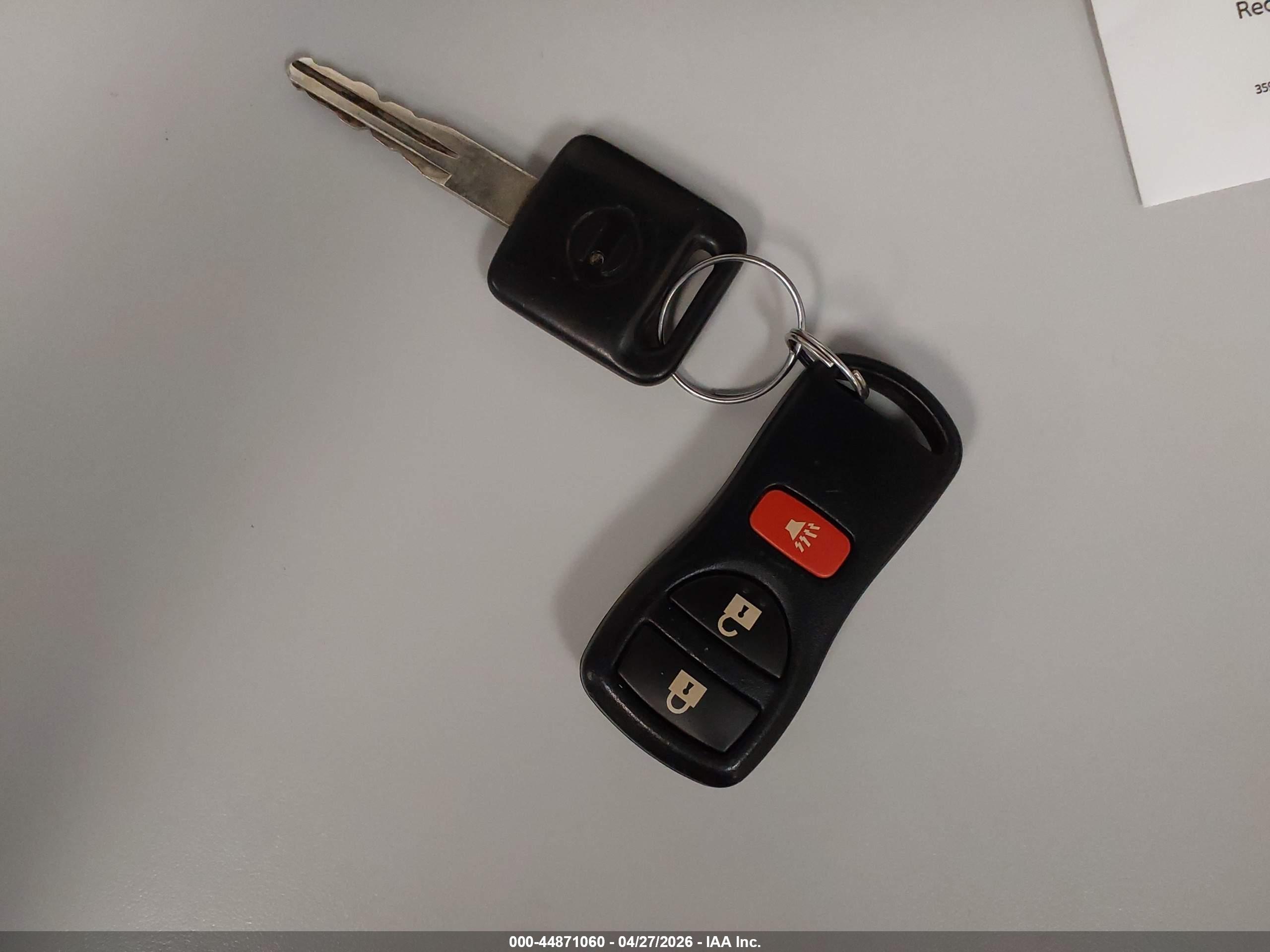 NISSAN VERSA image 11