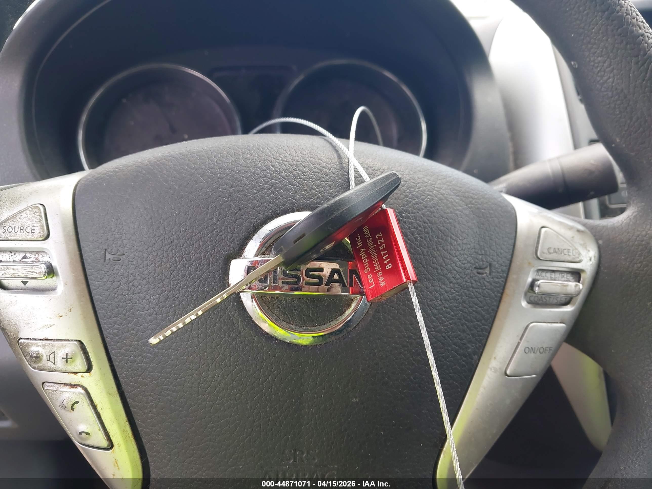 NISSAN VERSA image 11