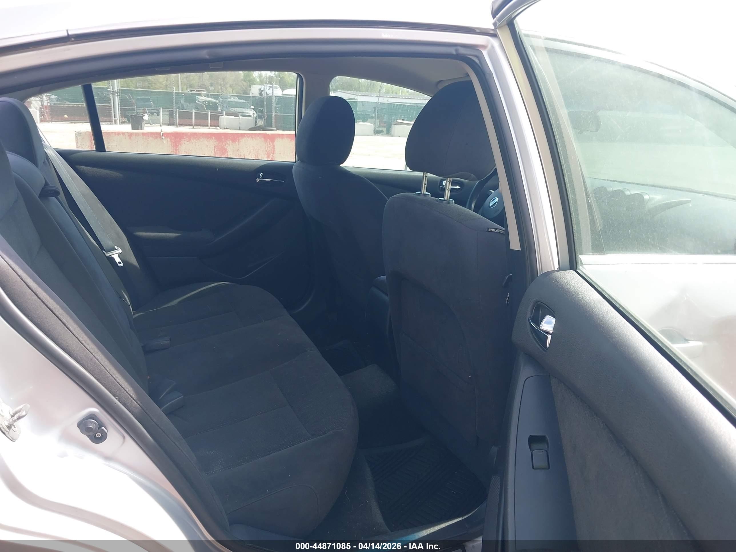 NISSAN ALTIMA image 8