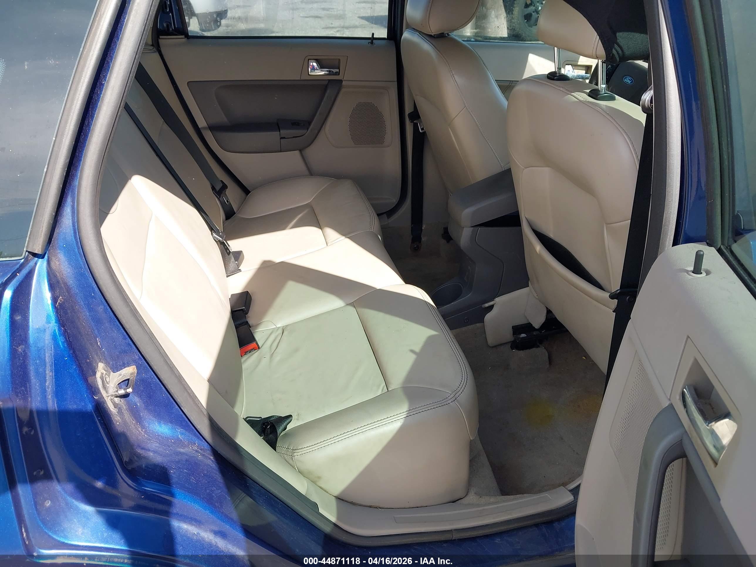 FORD FOCUS image 8