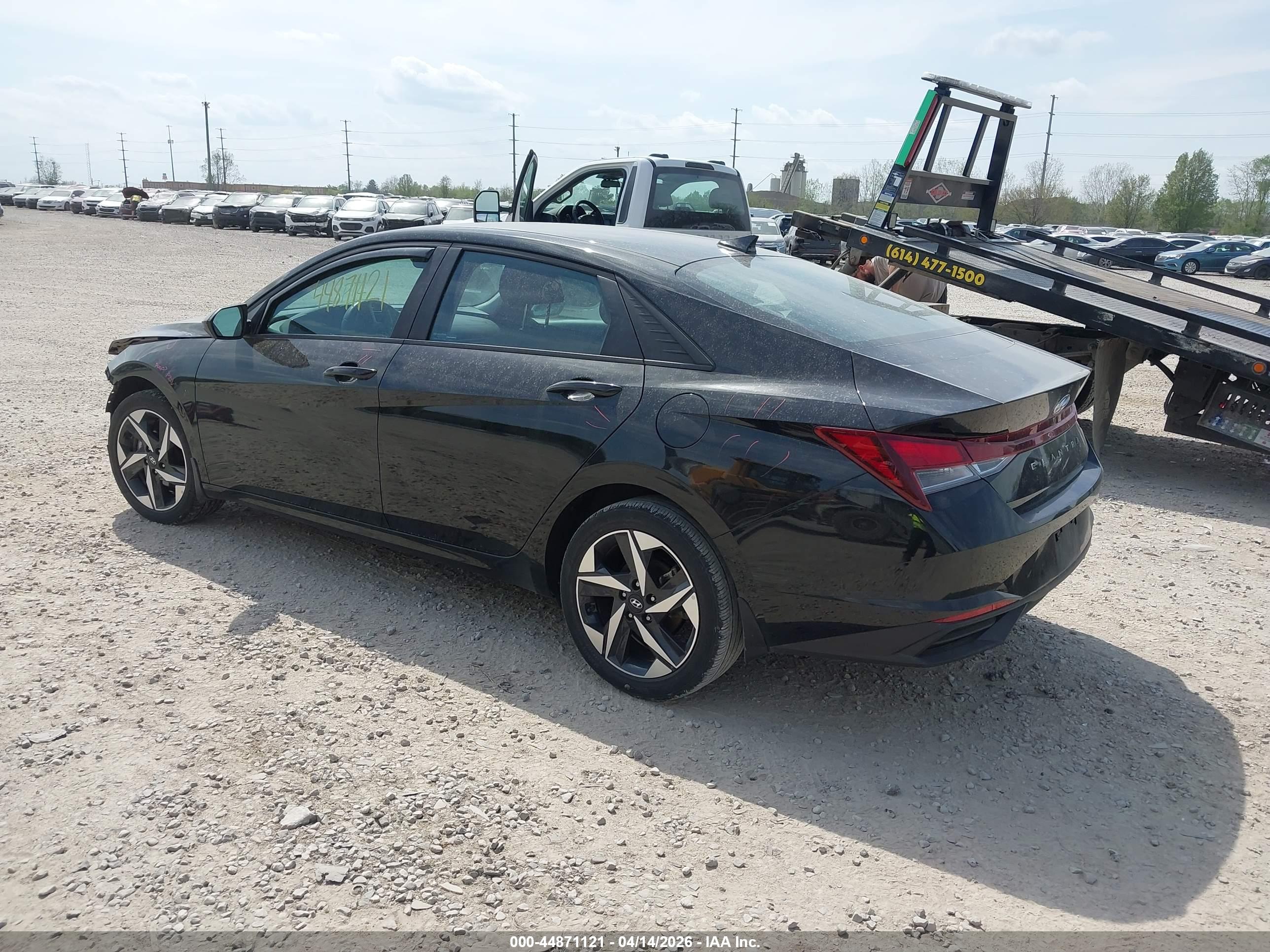 HYUNDAI ELANTRA image 3