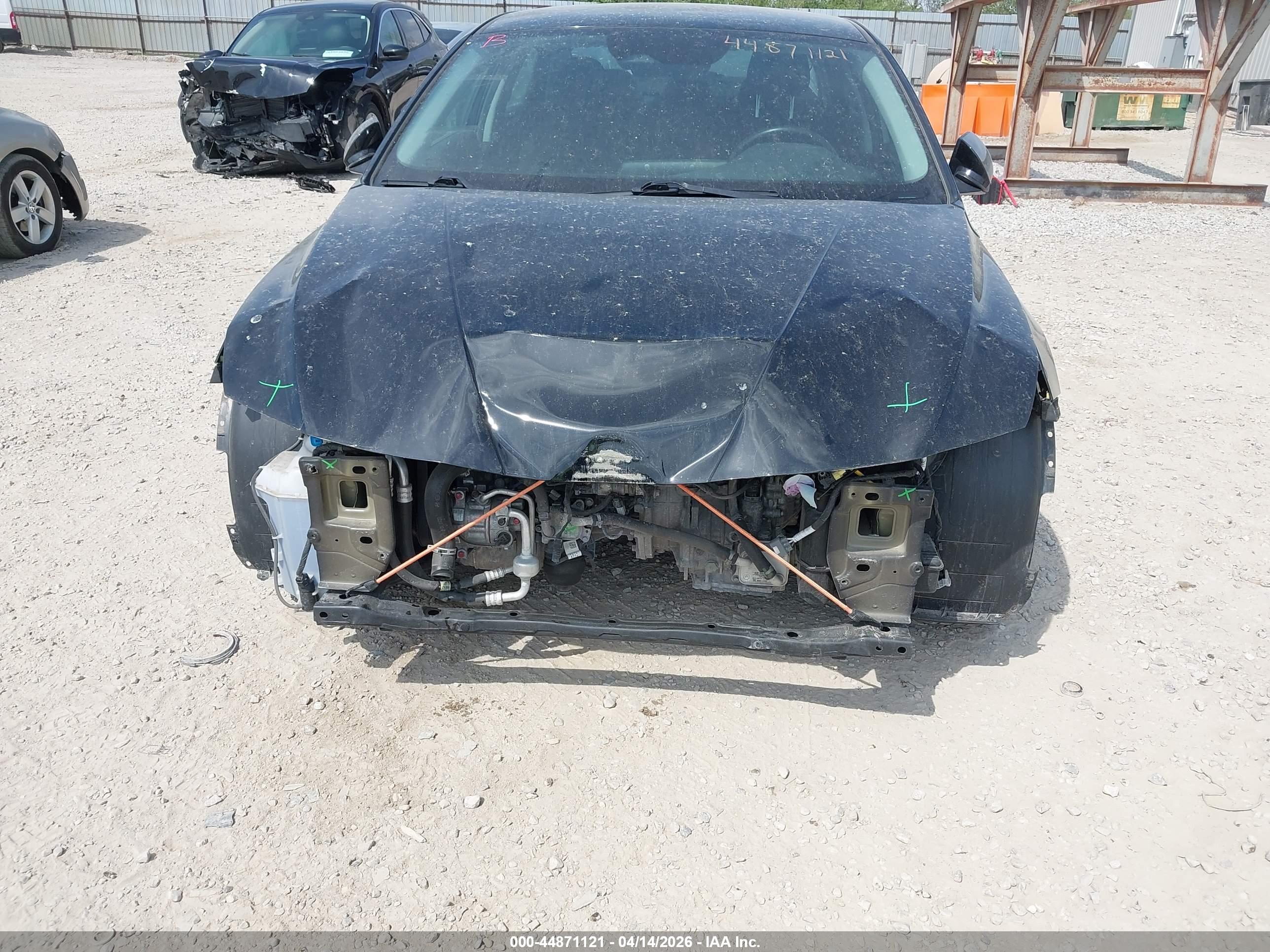 HYUNDAI ELANTRA image 6
