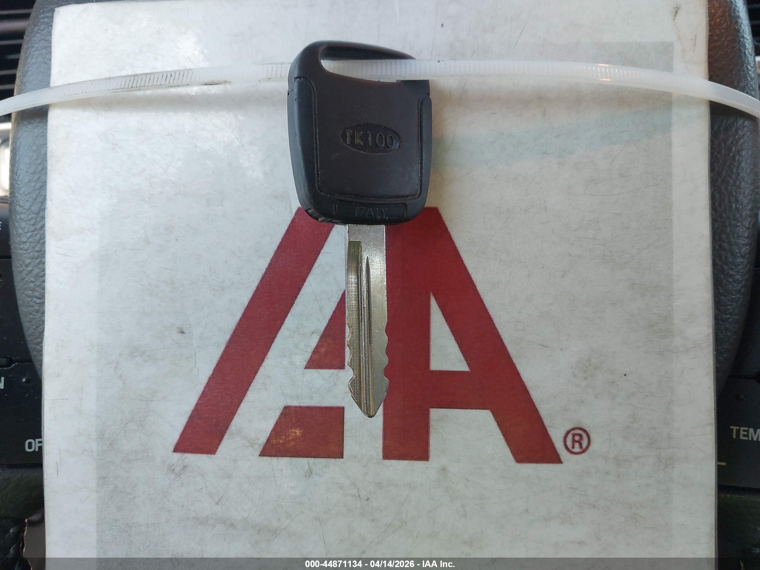 LINCOLN TOWN image 11