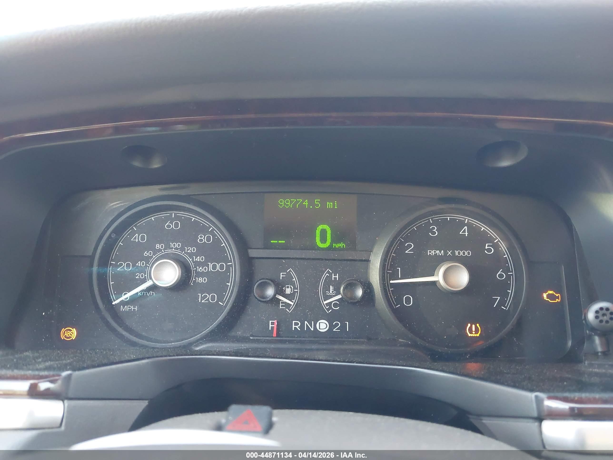 LINCOLN TOWN image 7