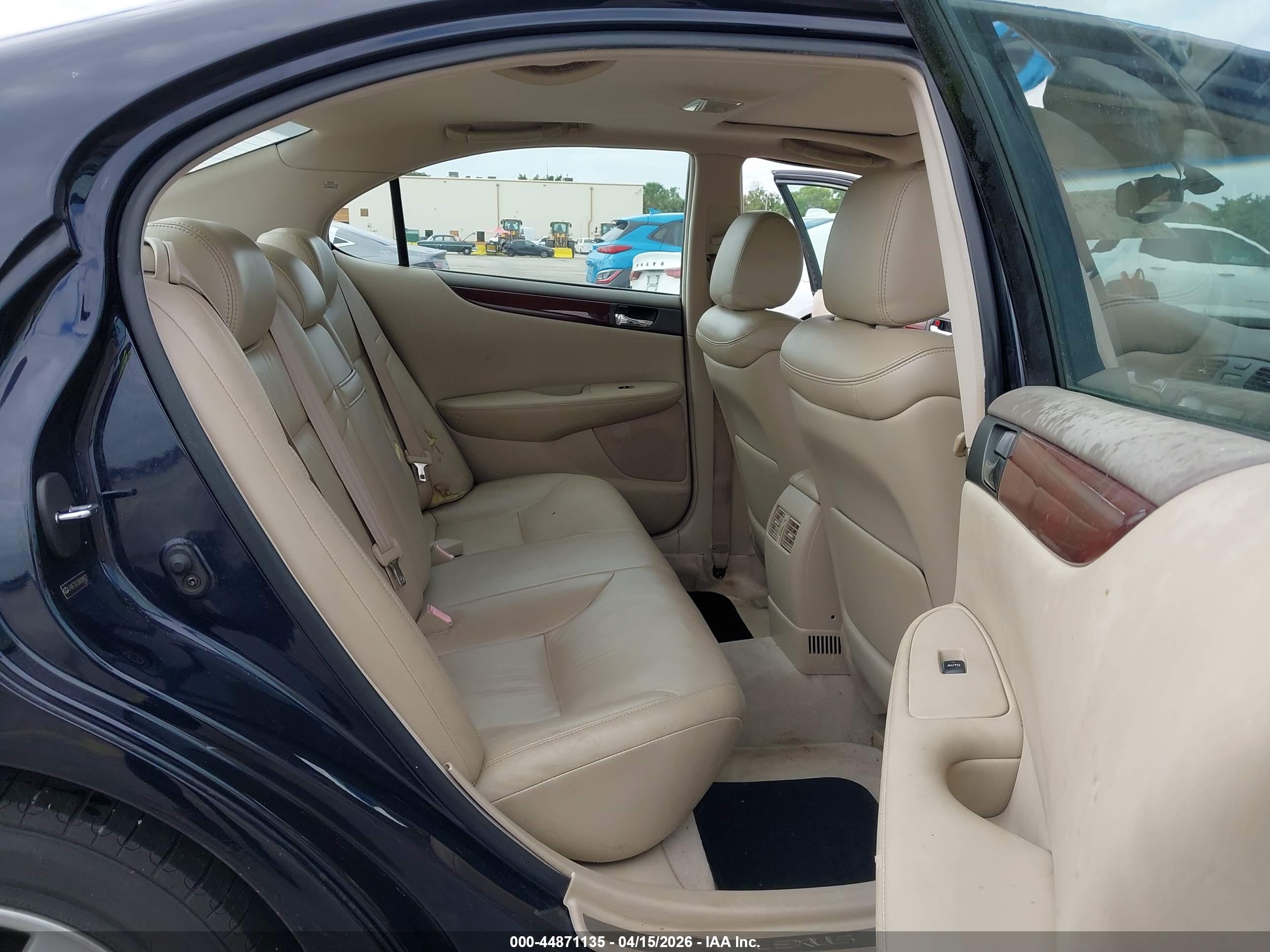 LEXUS ES image 8