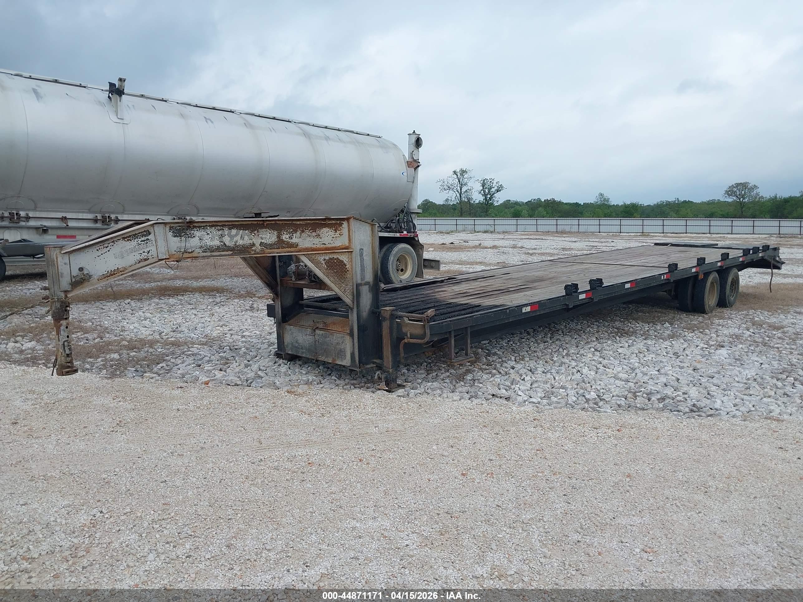 STRYKER TRAILERS image 2