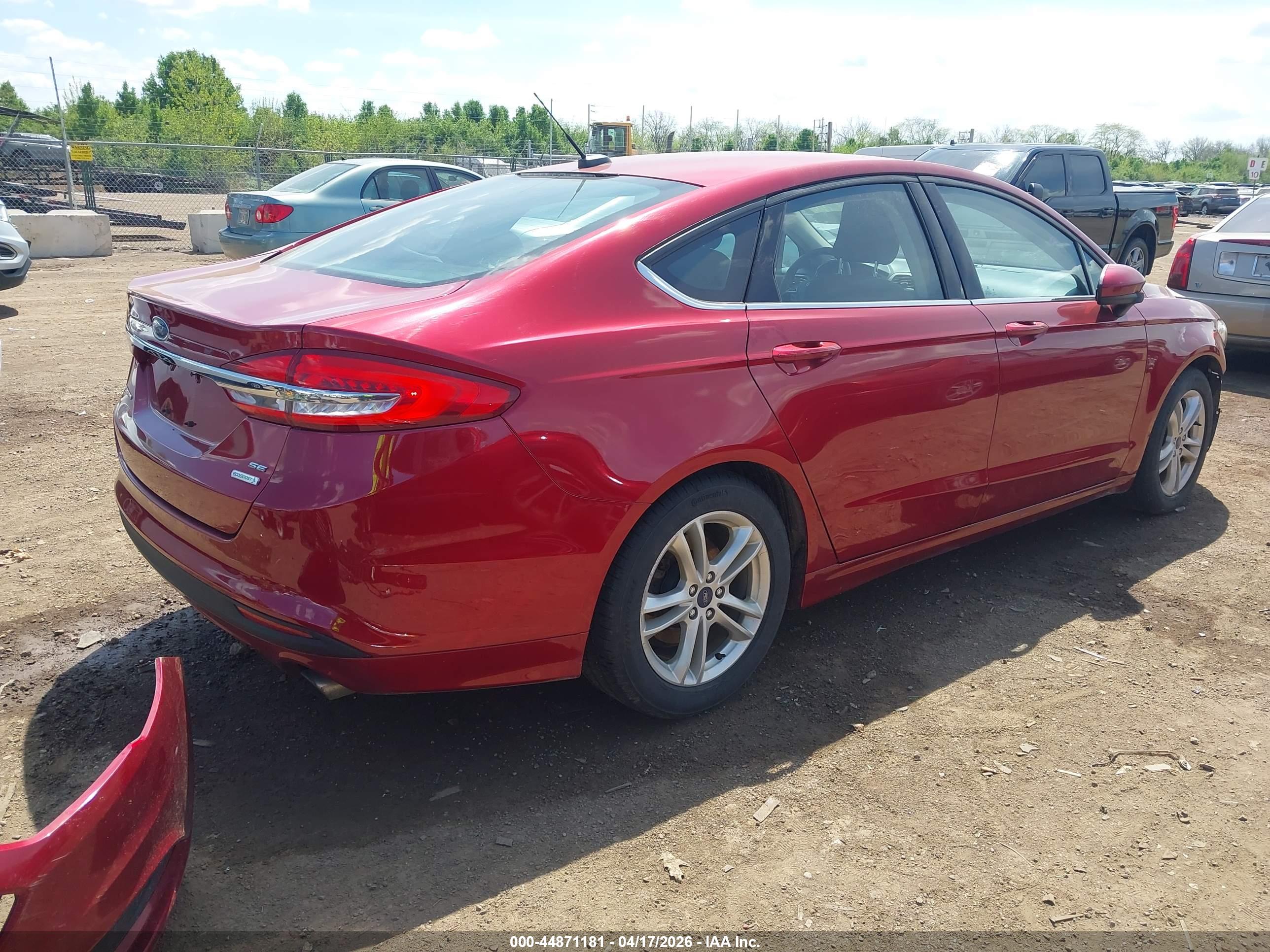 FORD FUSION image 4