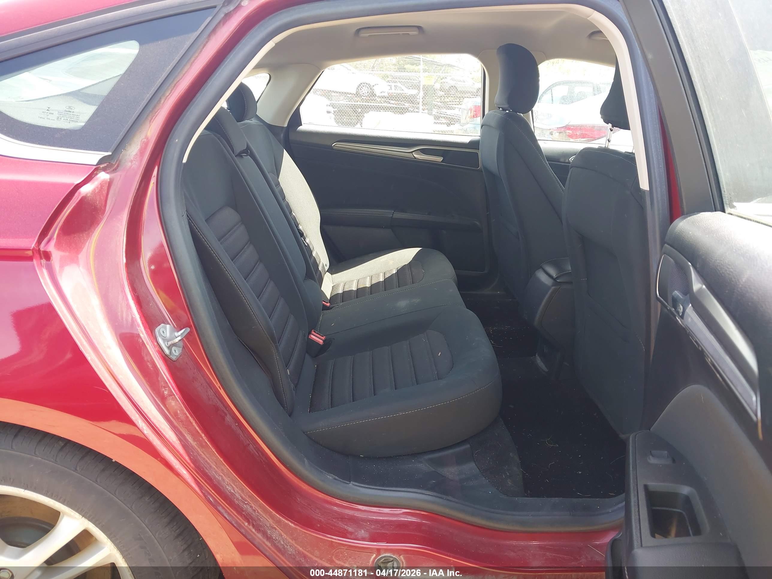 FORD FUSION image 8