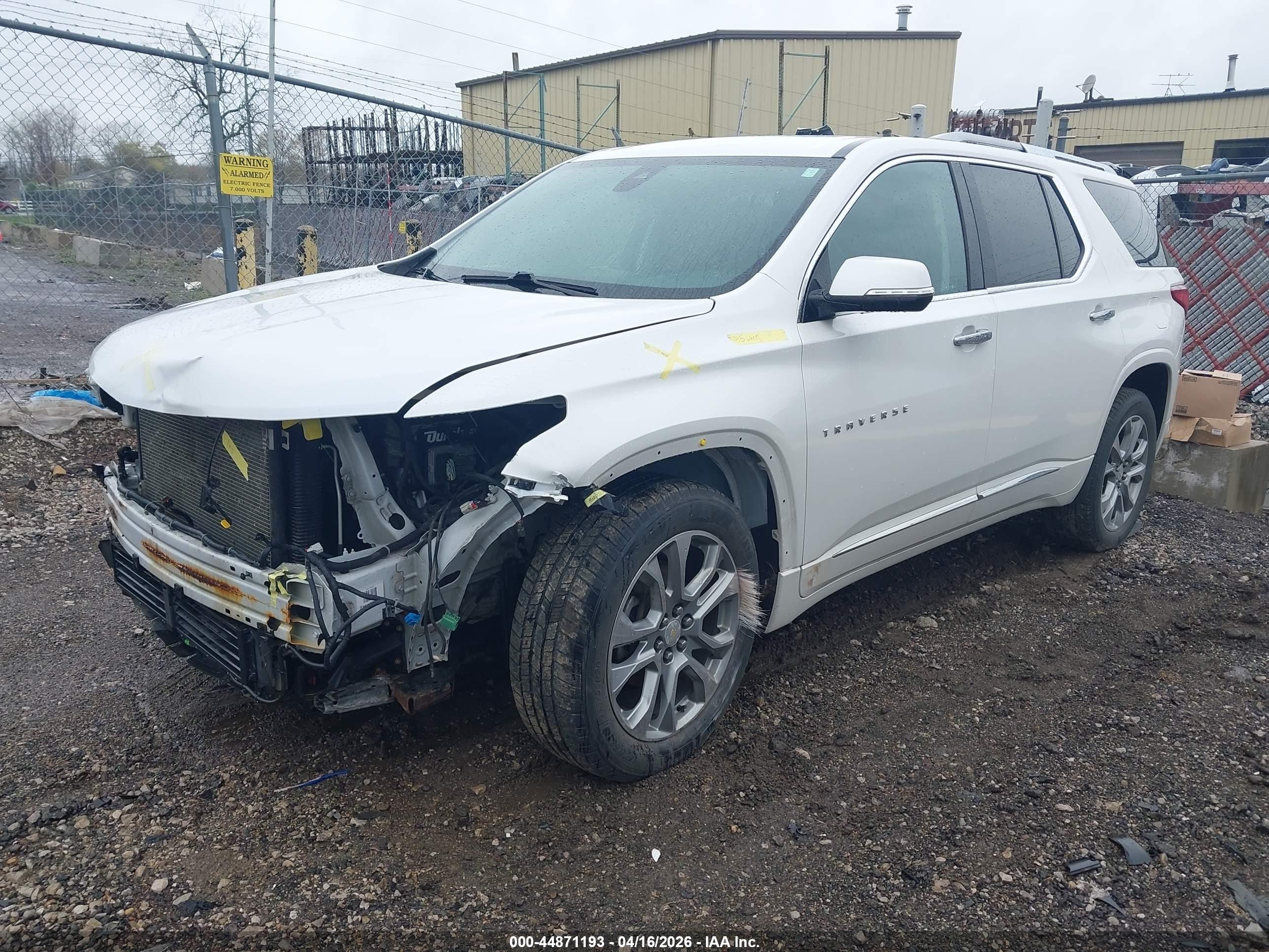 CHEVROLET TRAVERSE image 2