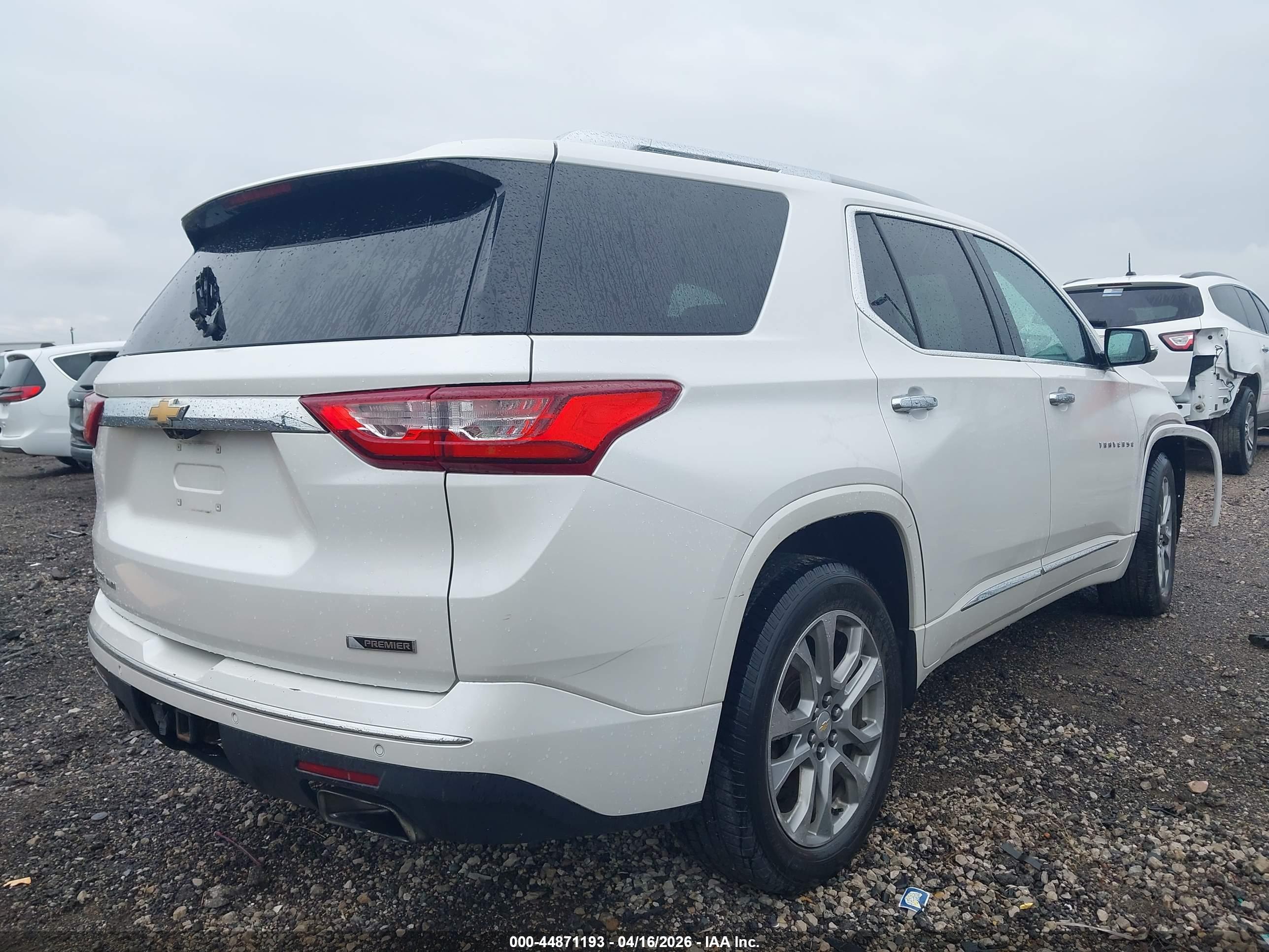 CHEVROLET TRAVERSE image 4