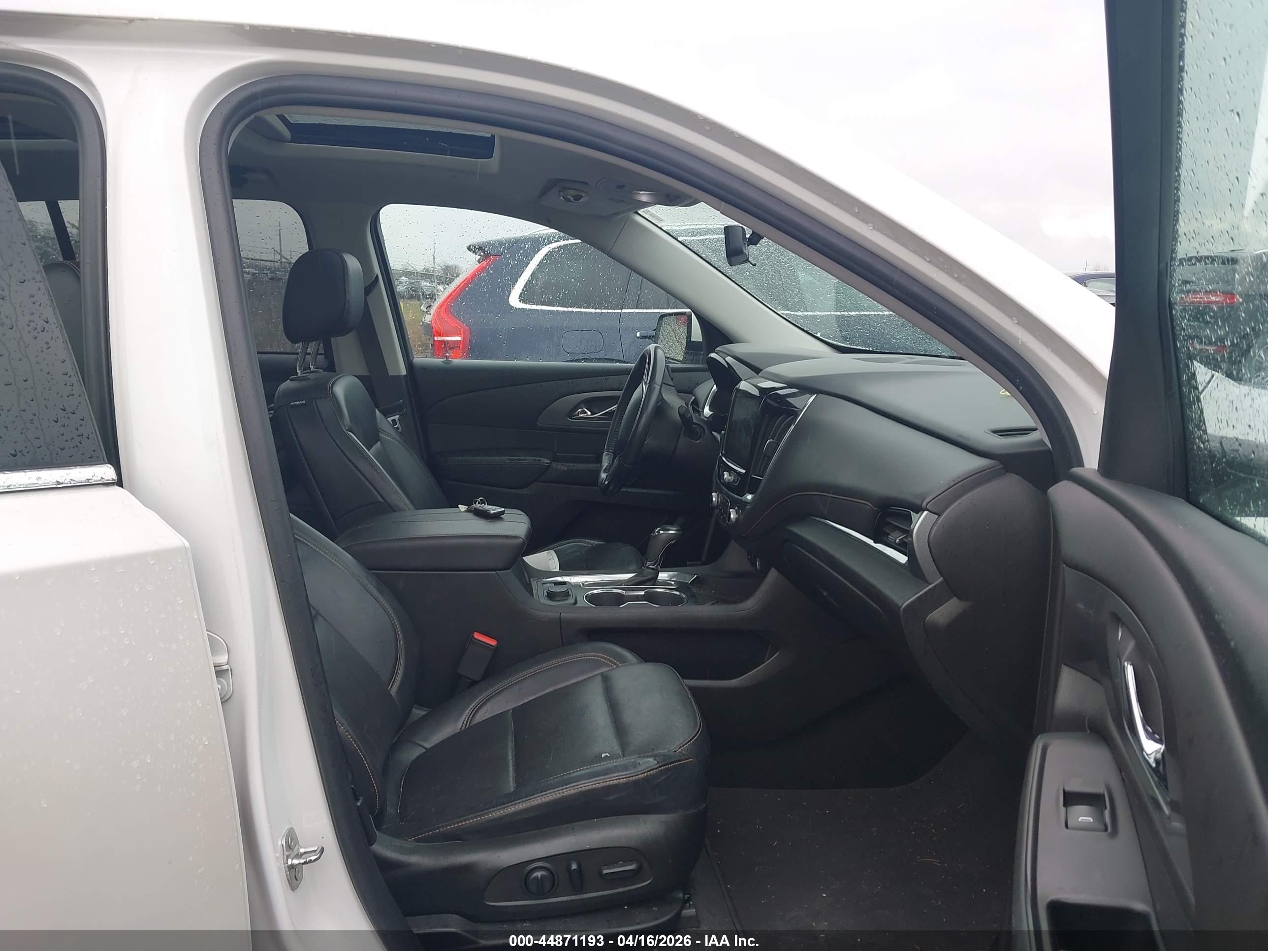 CHEVROLET TRAVERSE image 5