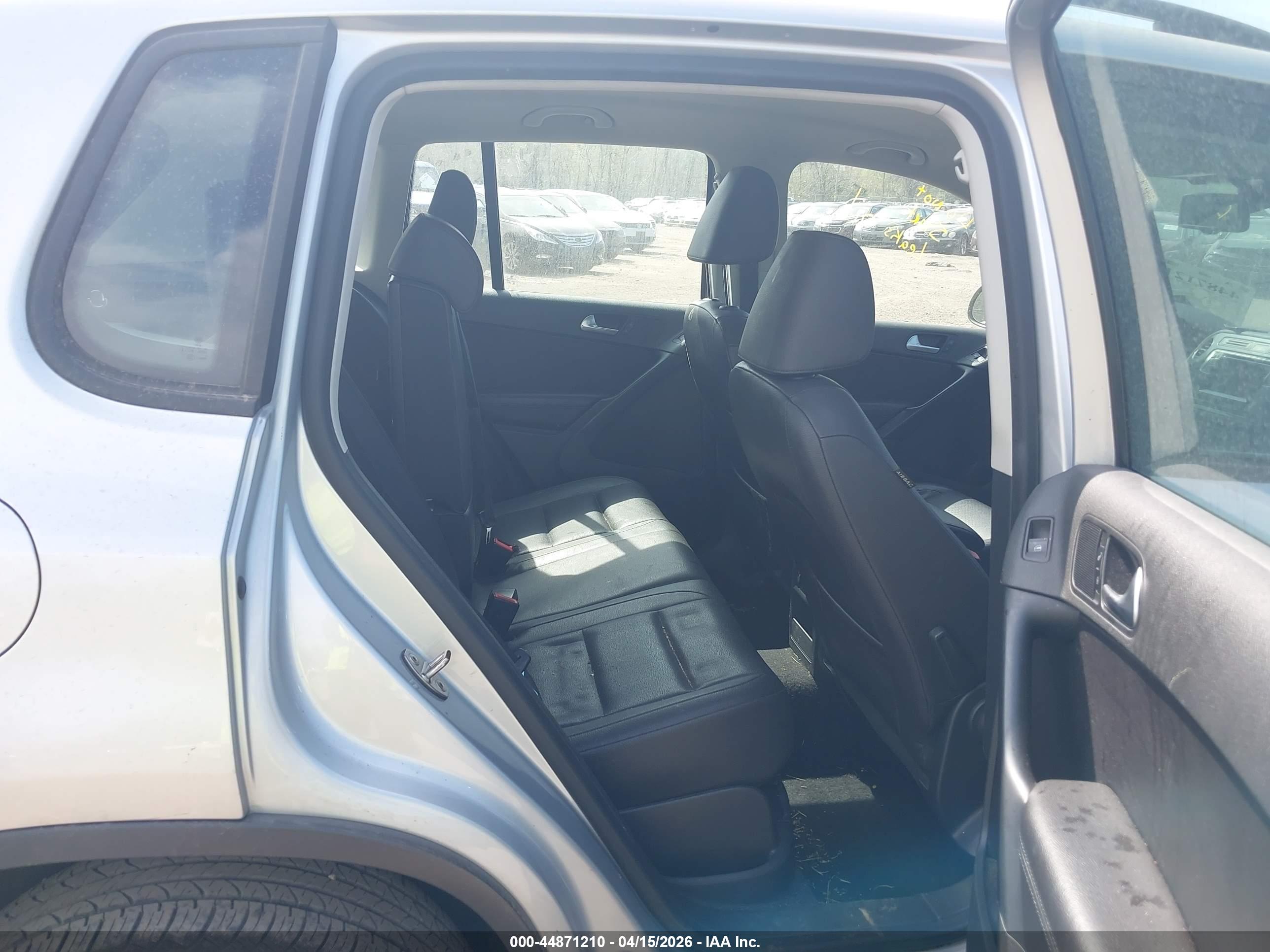 VOLKSWAGEN TIGUAN image 8