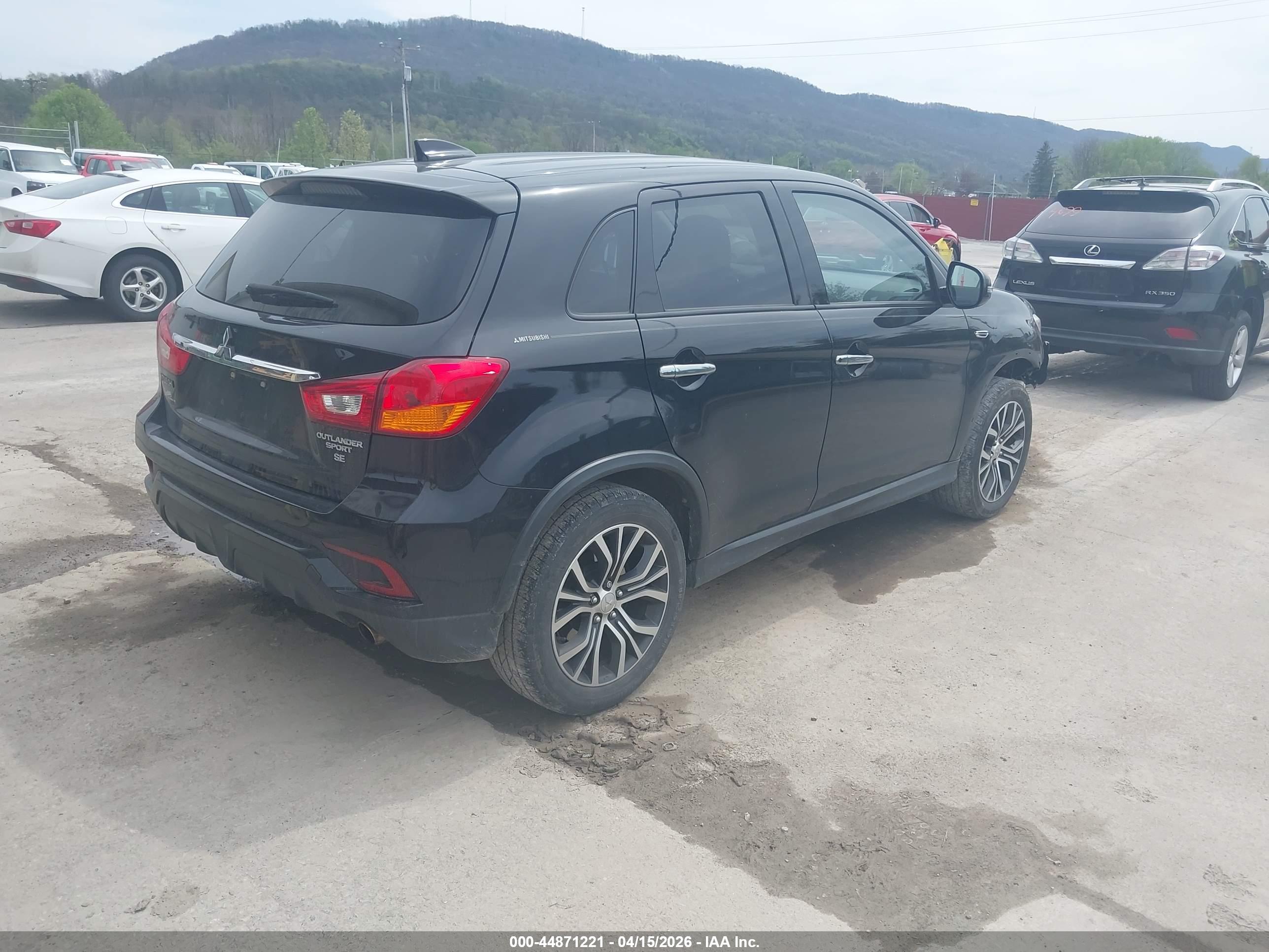 MITSUBISHI OUTLANDER image 4