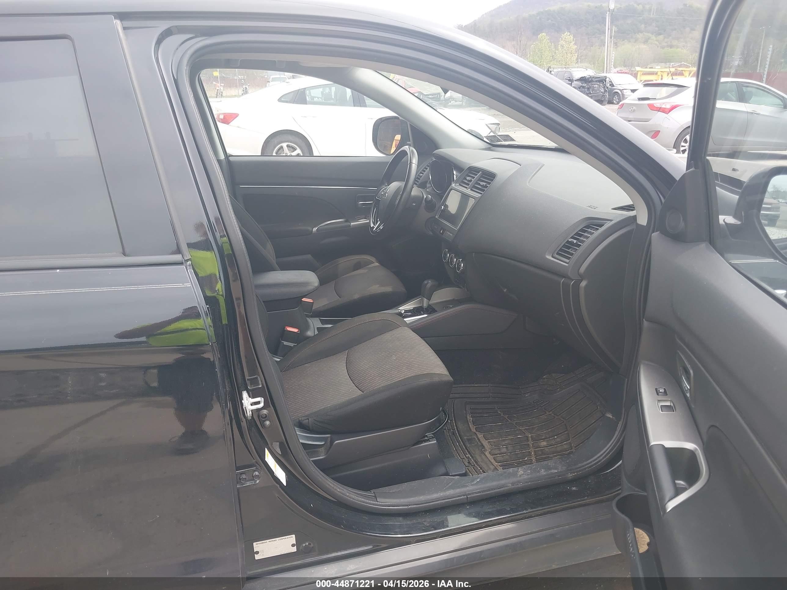 MITSUBISHI OUTLANDER image 5