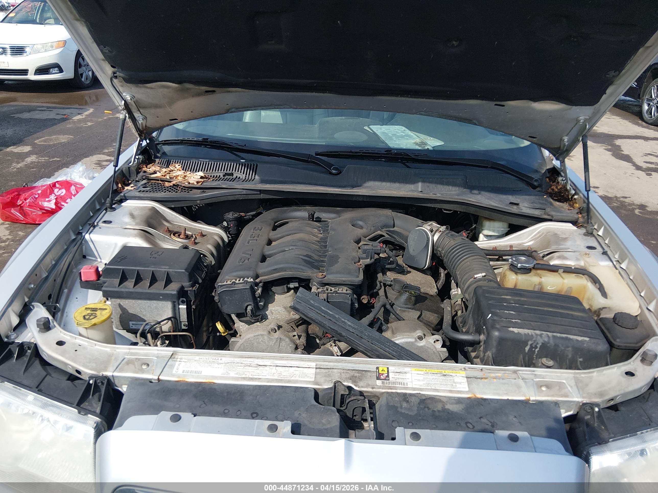 CHRYSLER 300 image 10
